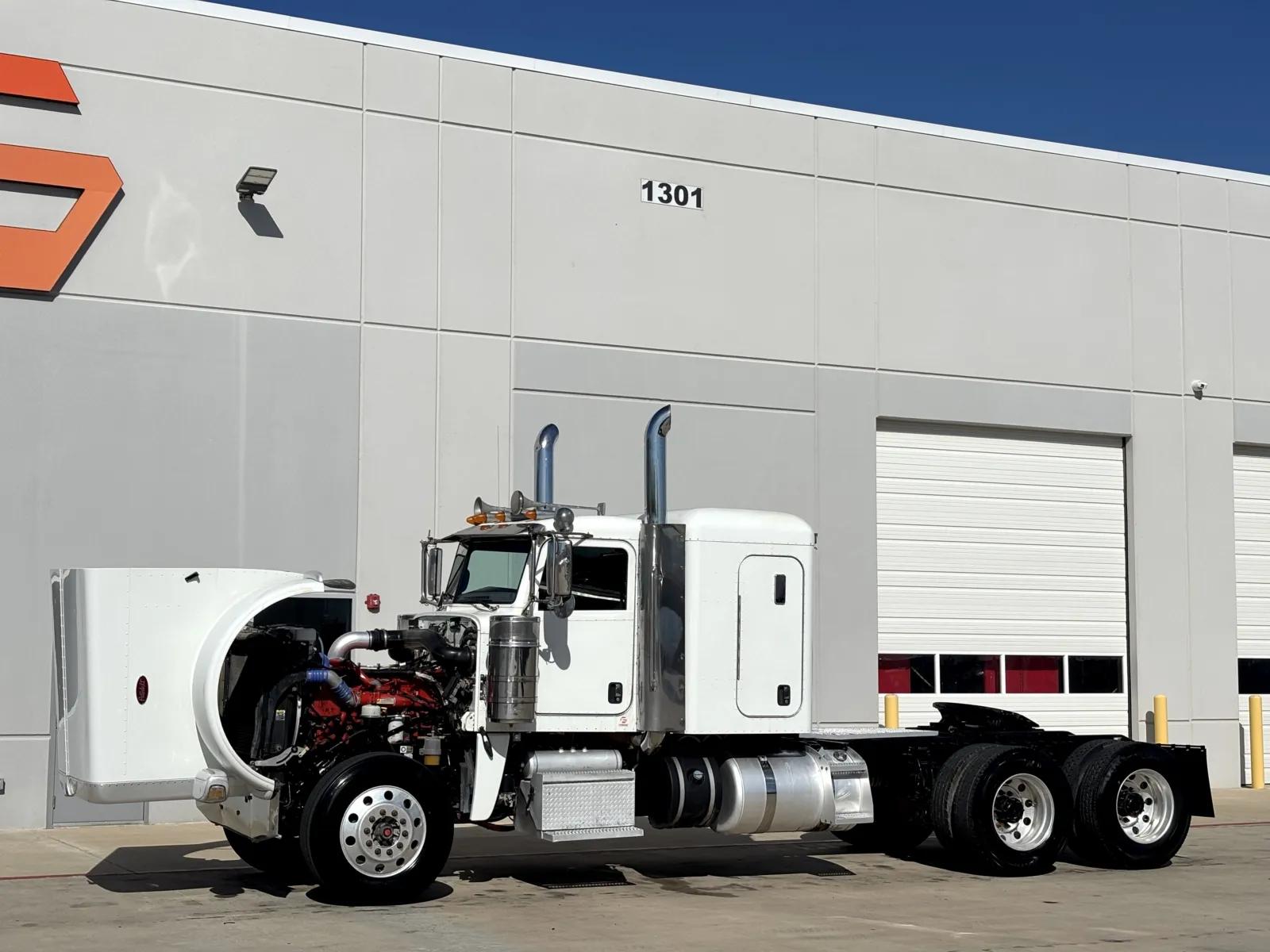 2015 Peterbilt 389 in Hutchins, TX — photo 10