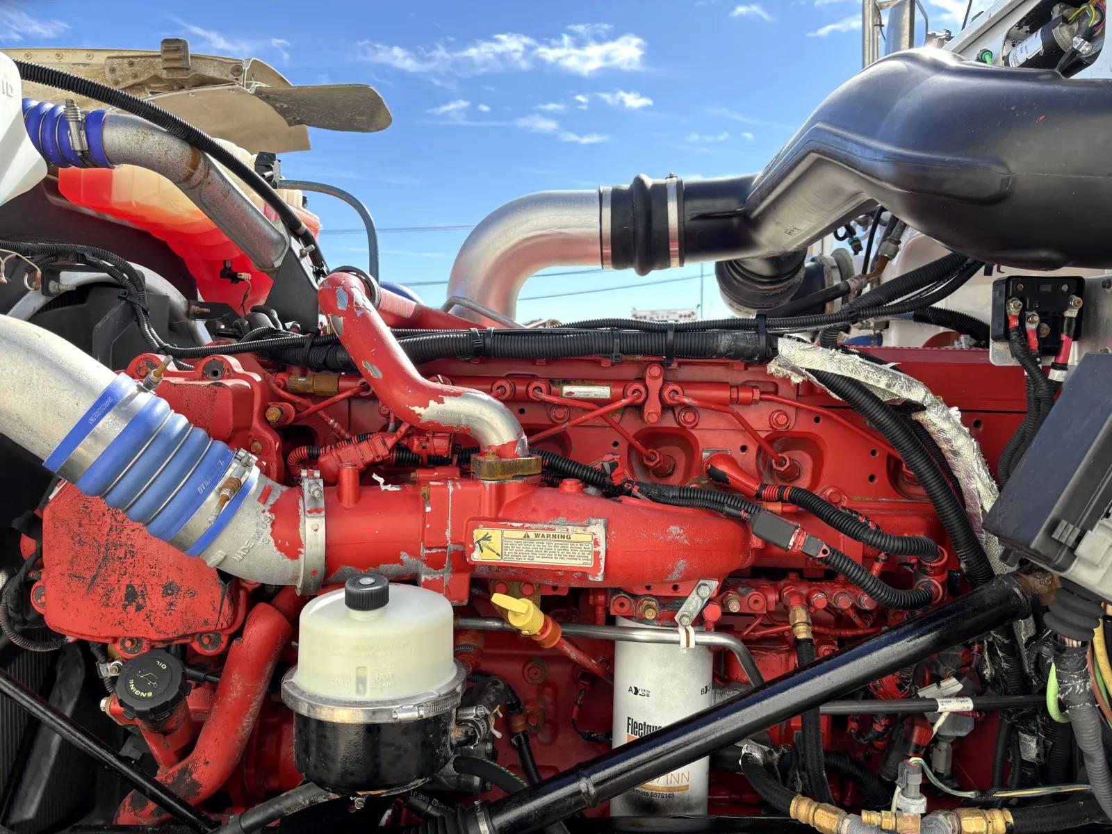 2015 Peterbilt 389 in Hutchins, TX — photo 13