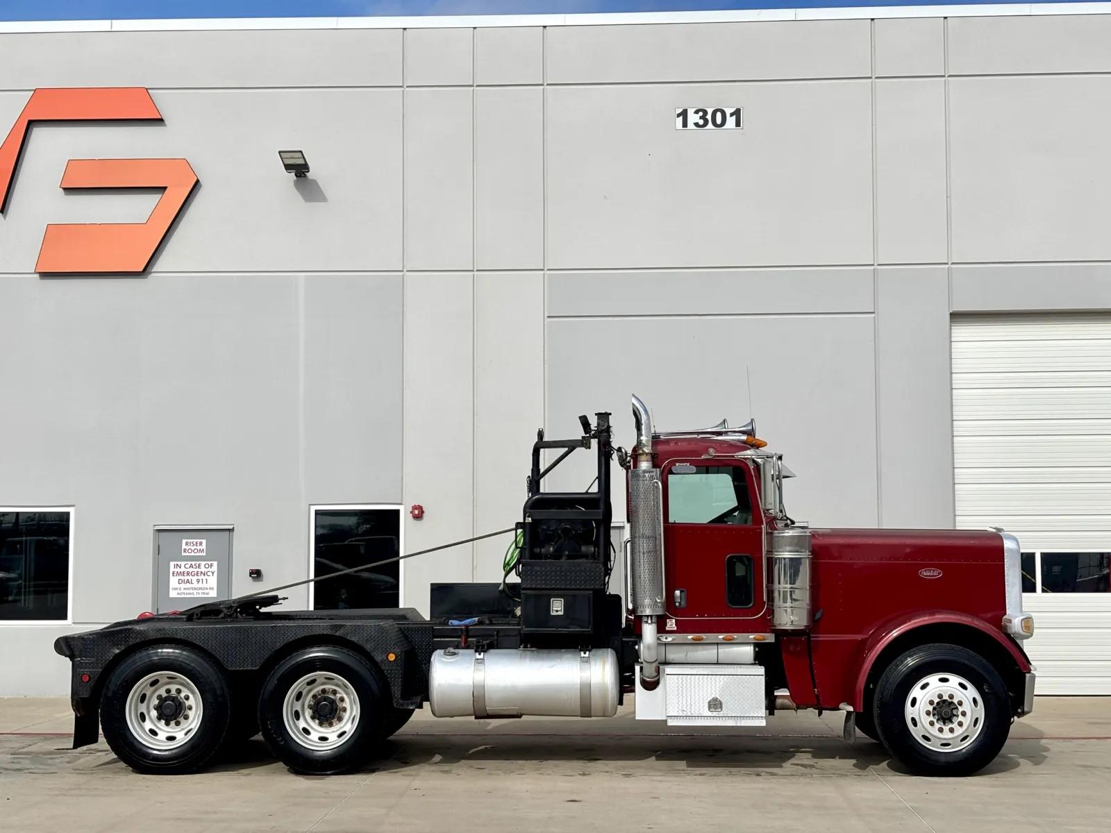 2008 Peterbilt 389 in Hutchins, TX — photo 3