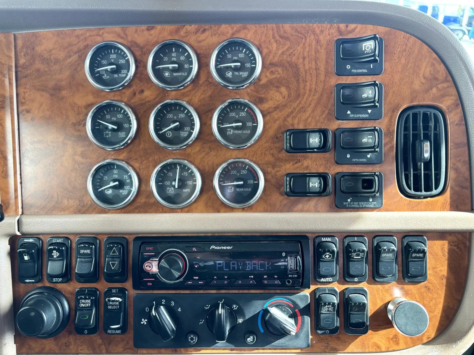 2008 Peterbilt 389 in Hutchins, TX — photo 18