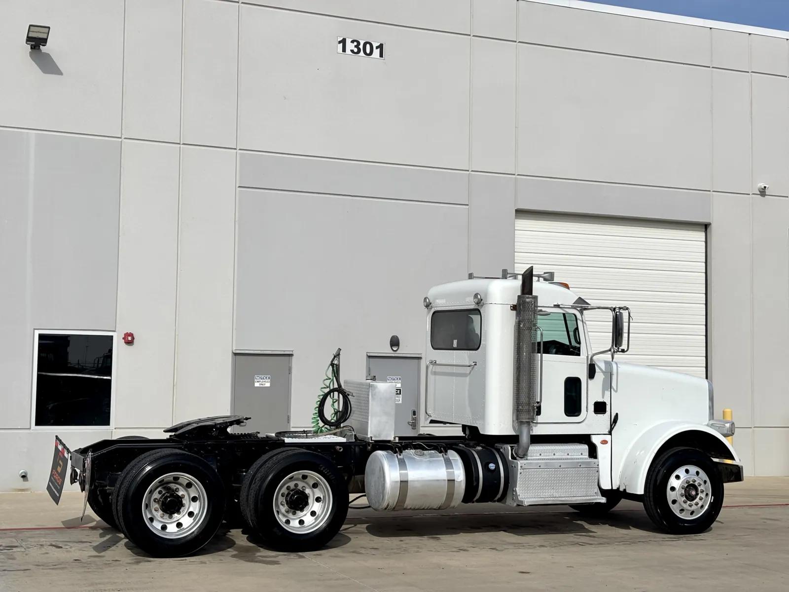 2015 Peterbilt 367 in Hutchins, TX — photo 5