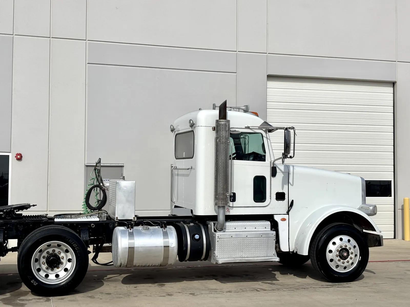 2015 Peterbilt 367 in Hutchins, TX — photo 7
