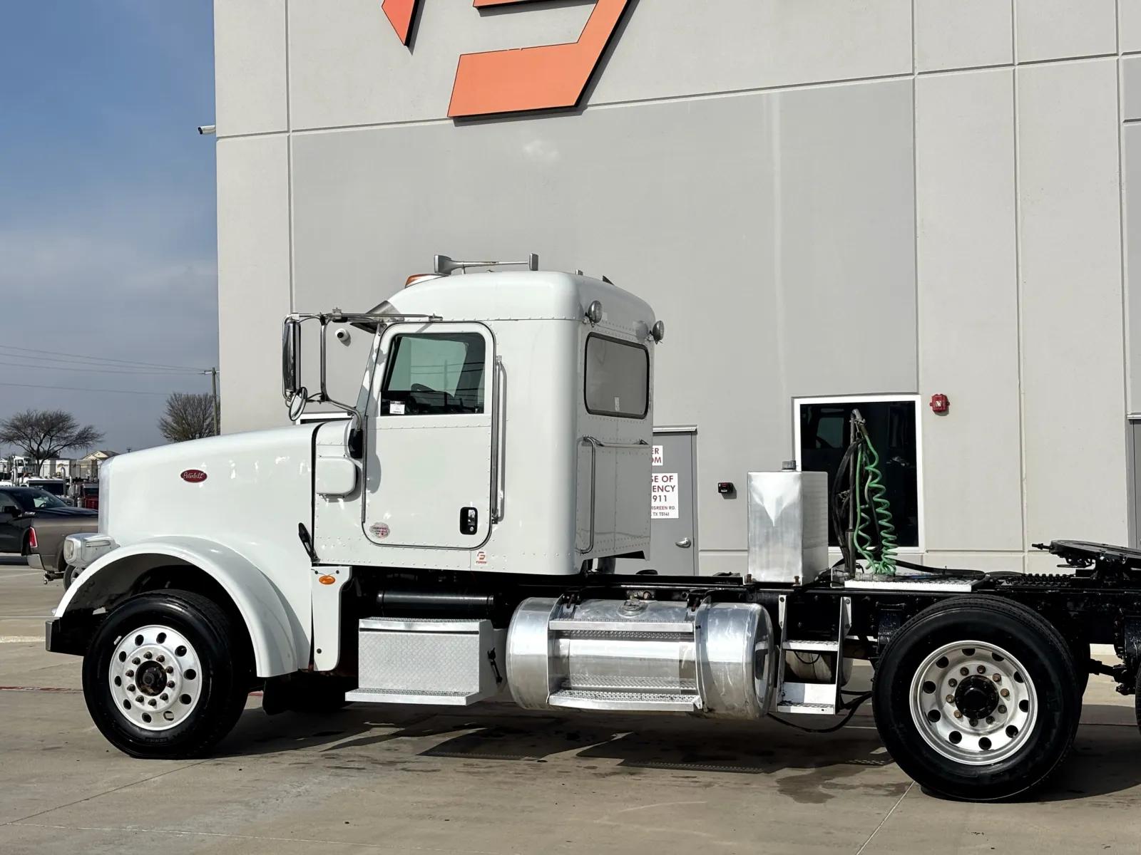 2015 Peterbilt 367 in Hutchins, TX — photo 8