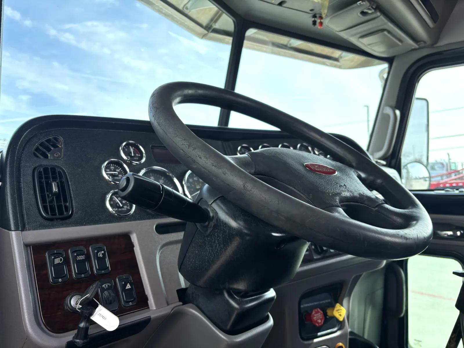 2015 Peterbilt 367 in Hutchins, TX — photo 15