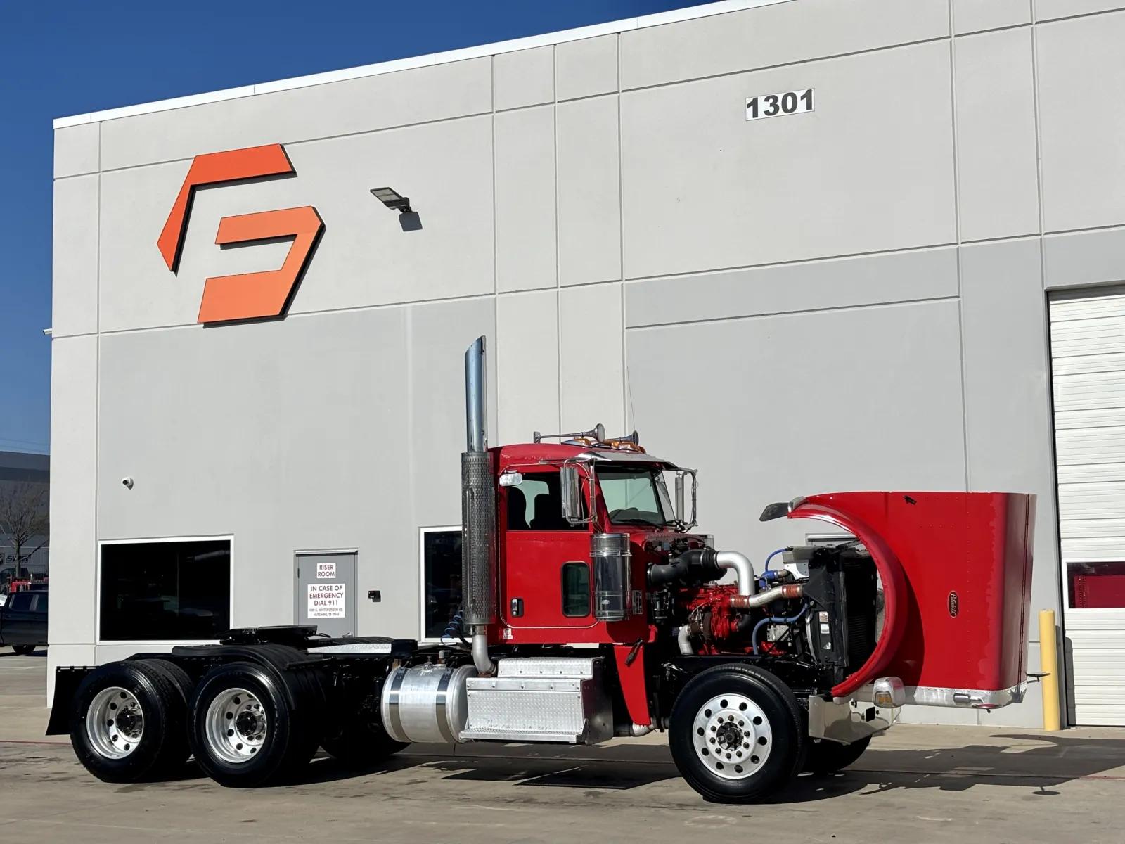2012 Peterbilt 388 in Hutchins, TX — photo 9