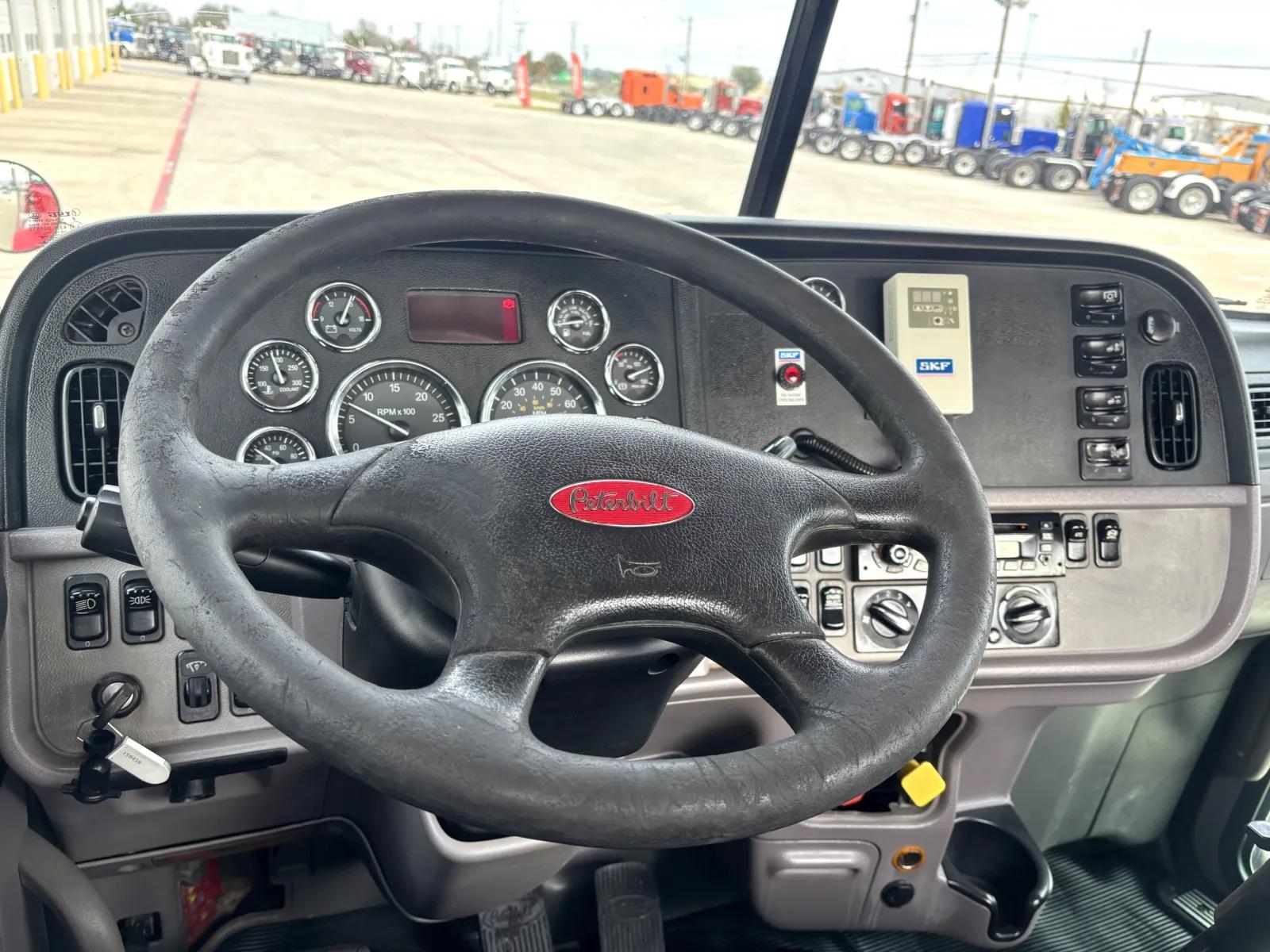 2012 Peterbilt 388 in Hutchins, TX — photo 16