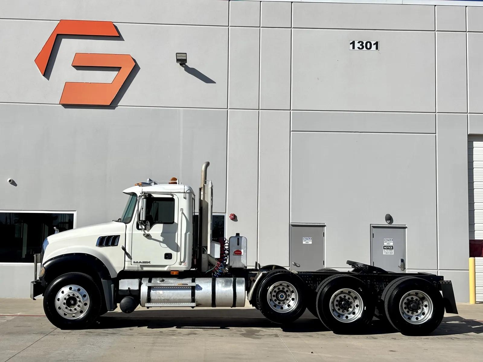 2010 Mack Granite in Hutchins, TX — photo 4