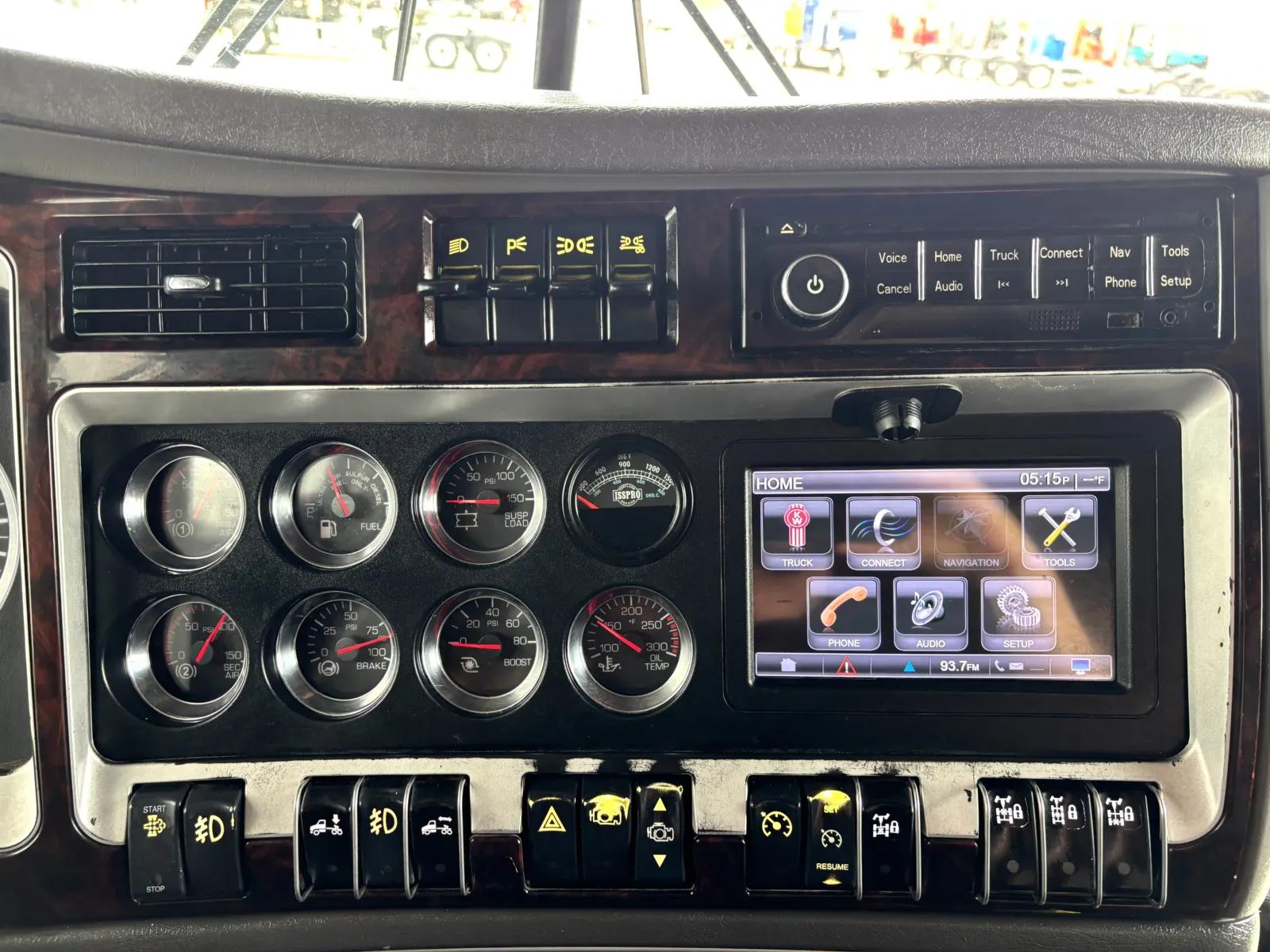 2014 Kenworth T800 in Hutchins, TX — photo 16