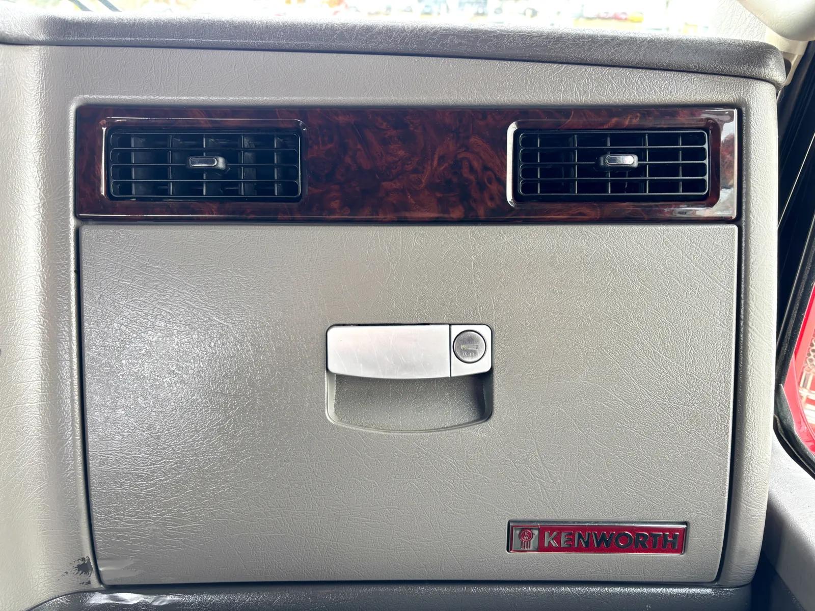2020 Kenworth T800 in Hutchins, TX — photo 19