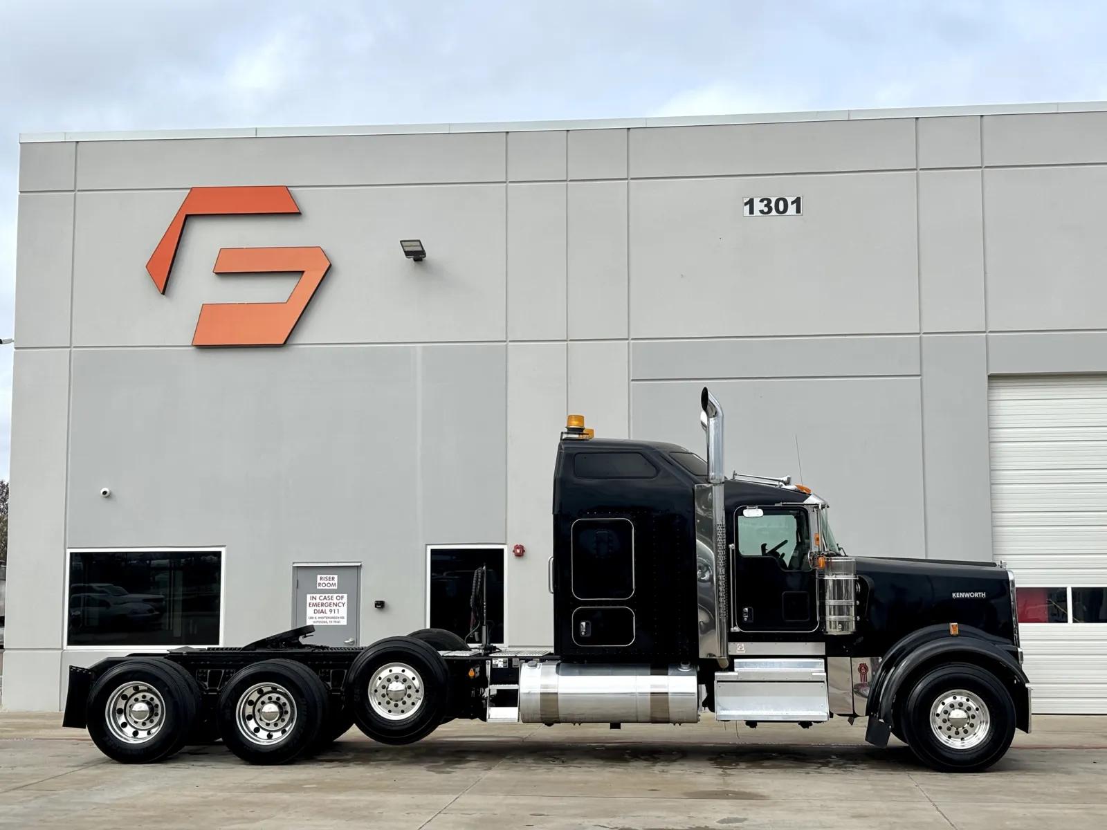 2022 Kenworth W900 in Hutchins, TX — photo 3