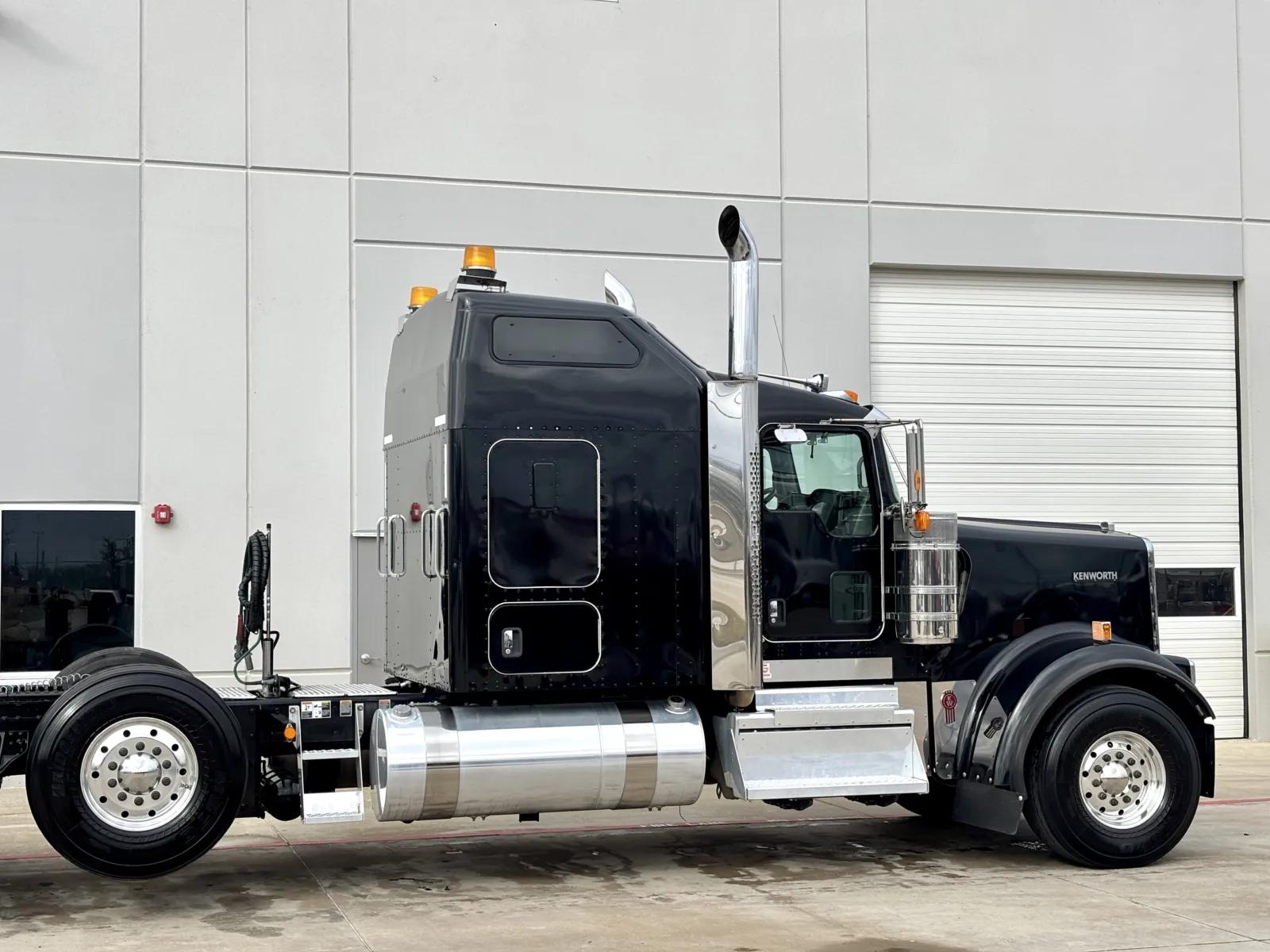 2022 Kenworth W900 in Hutchins, TX — photo 7