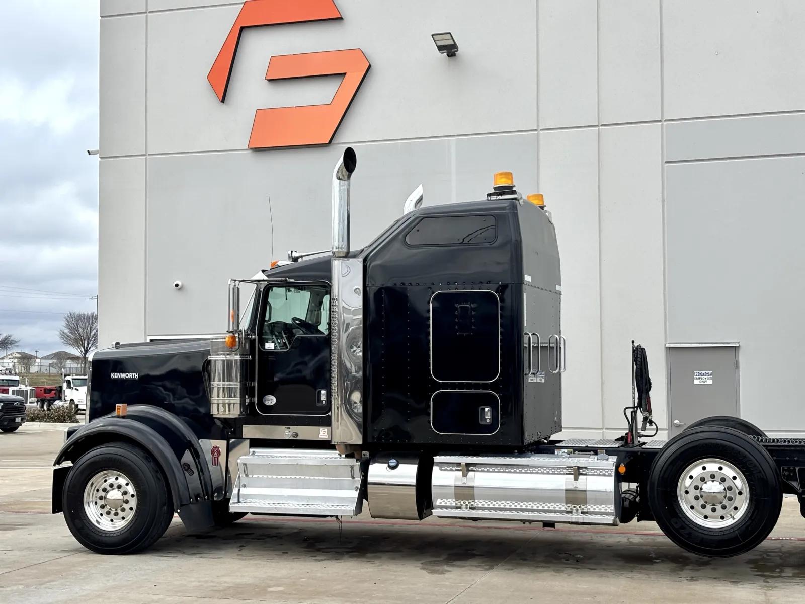 2022 Kenworth W900 in Hutchins, TX — photo 8