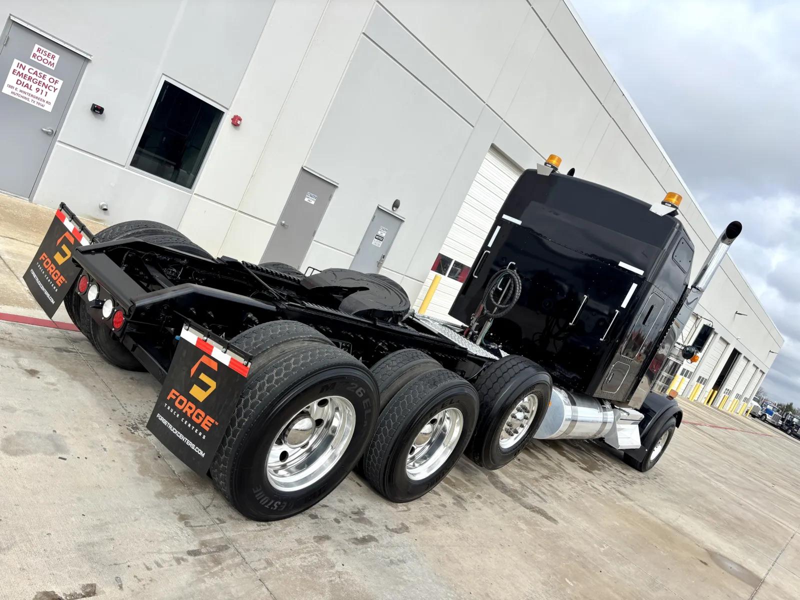 2022 Kenworth W900 in Hutchins, TX — photo 11