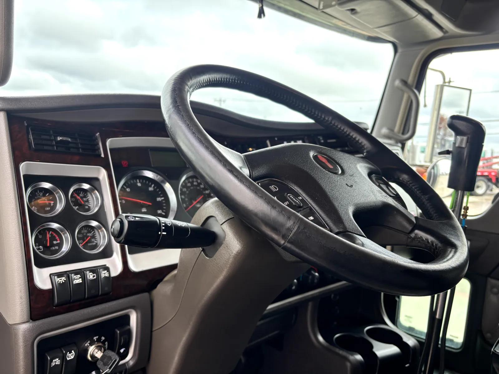 2022 Kenworth W900 in Hutchins, TX — photo 15