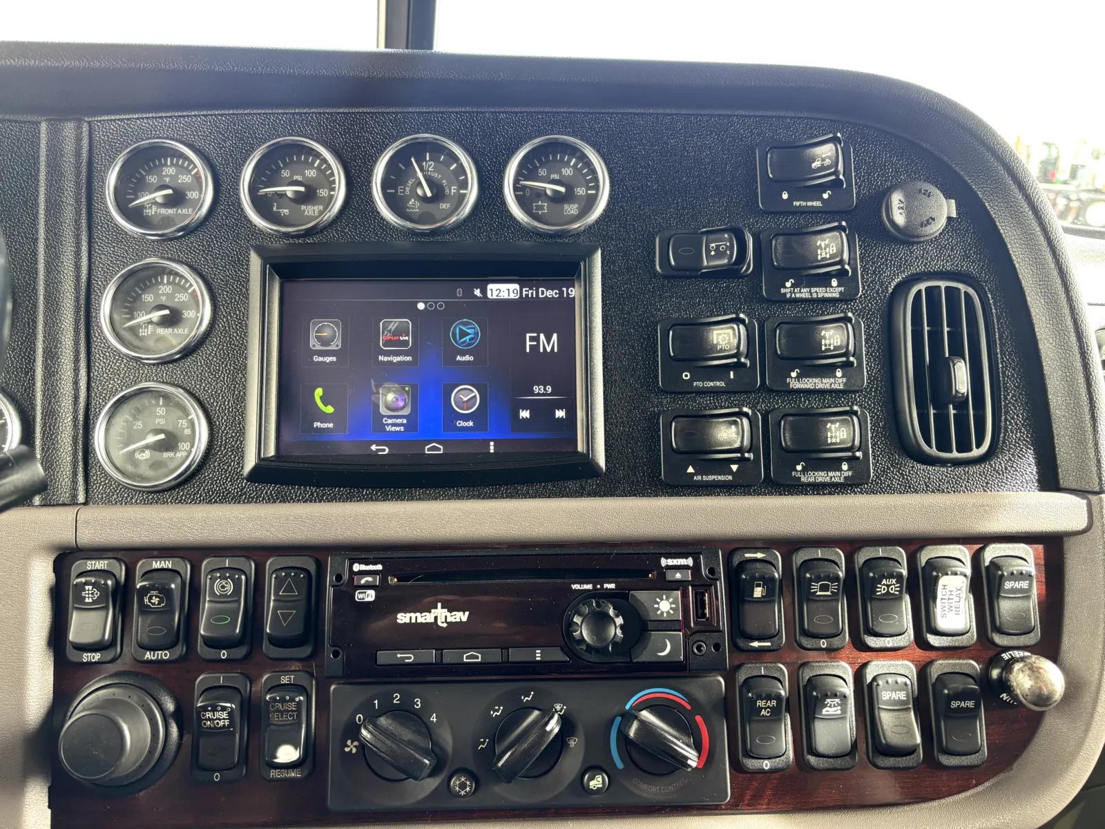 2017 Peterbilt 389 in Hutchins, TX — photo 18