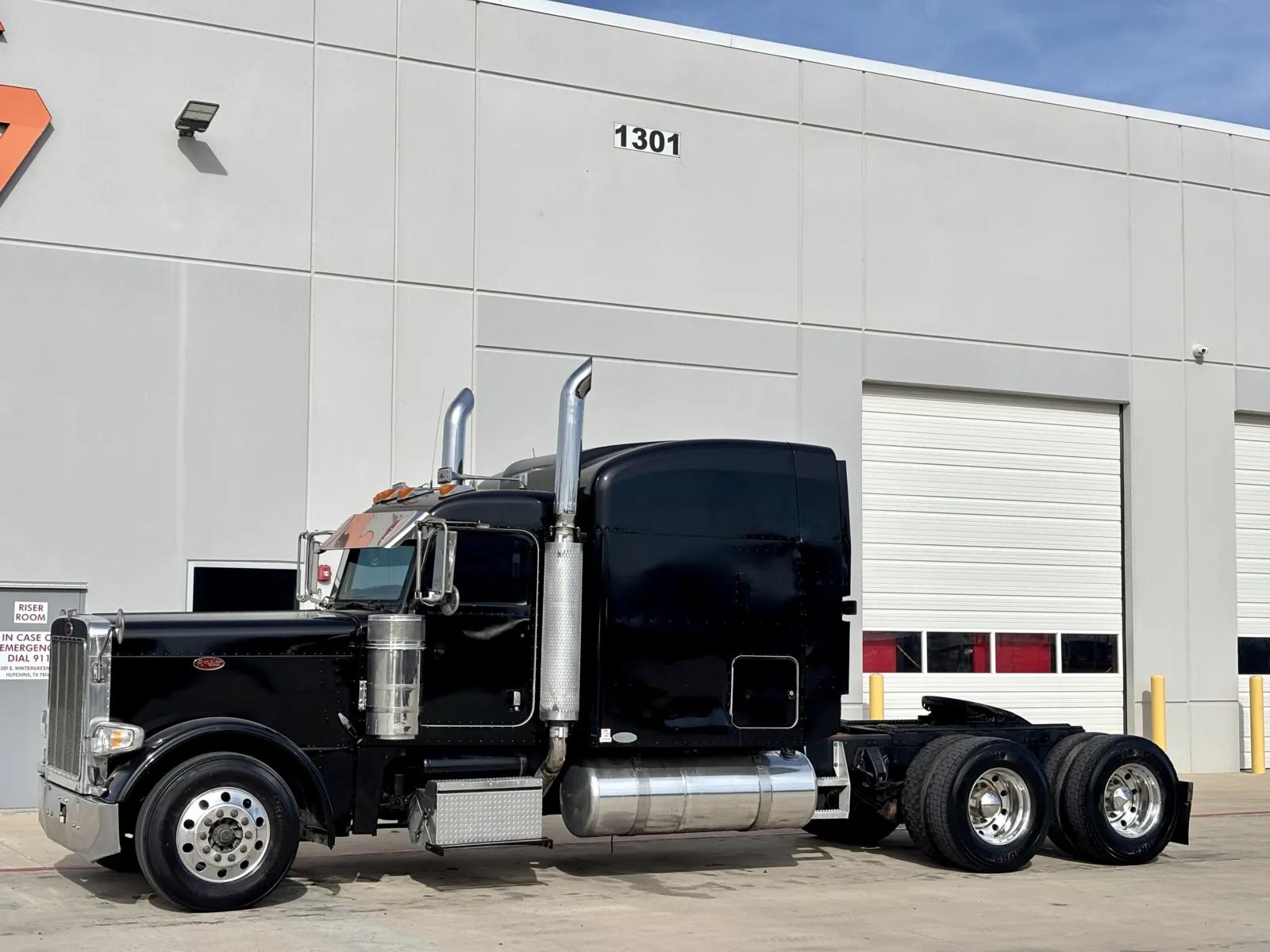 2006 Peterbilt 379 in Hutchins, TX — photo 2
