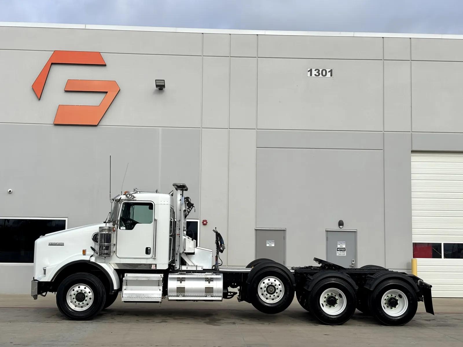 2017 Kenworth T800 in Hutchins, TX — photo 4