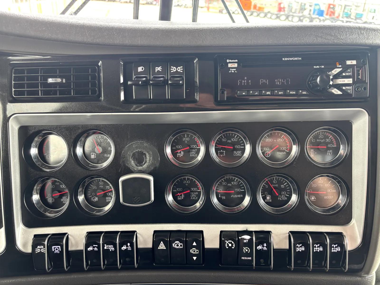 2017 Kenworth T800 in Hutchins, TX — photo 18