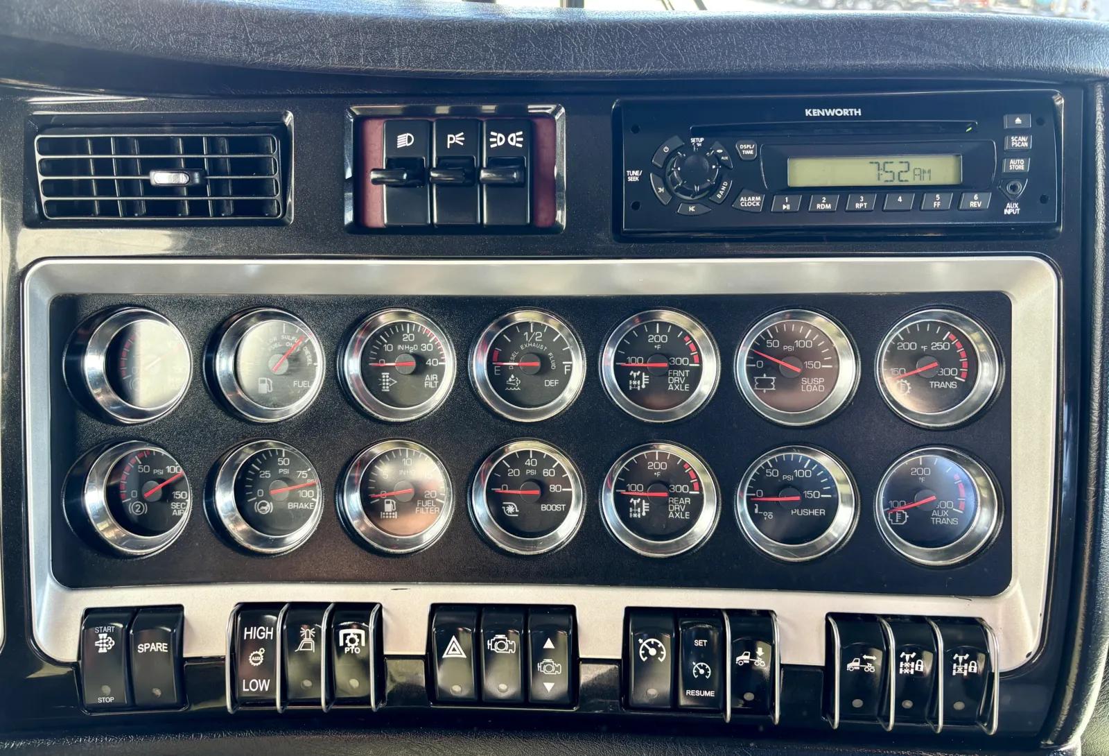 2012 Kenworth T800 in Hutchins, TX — photo 18