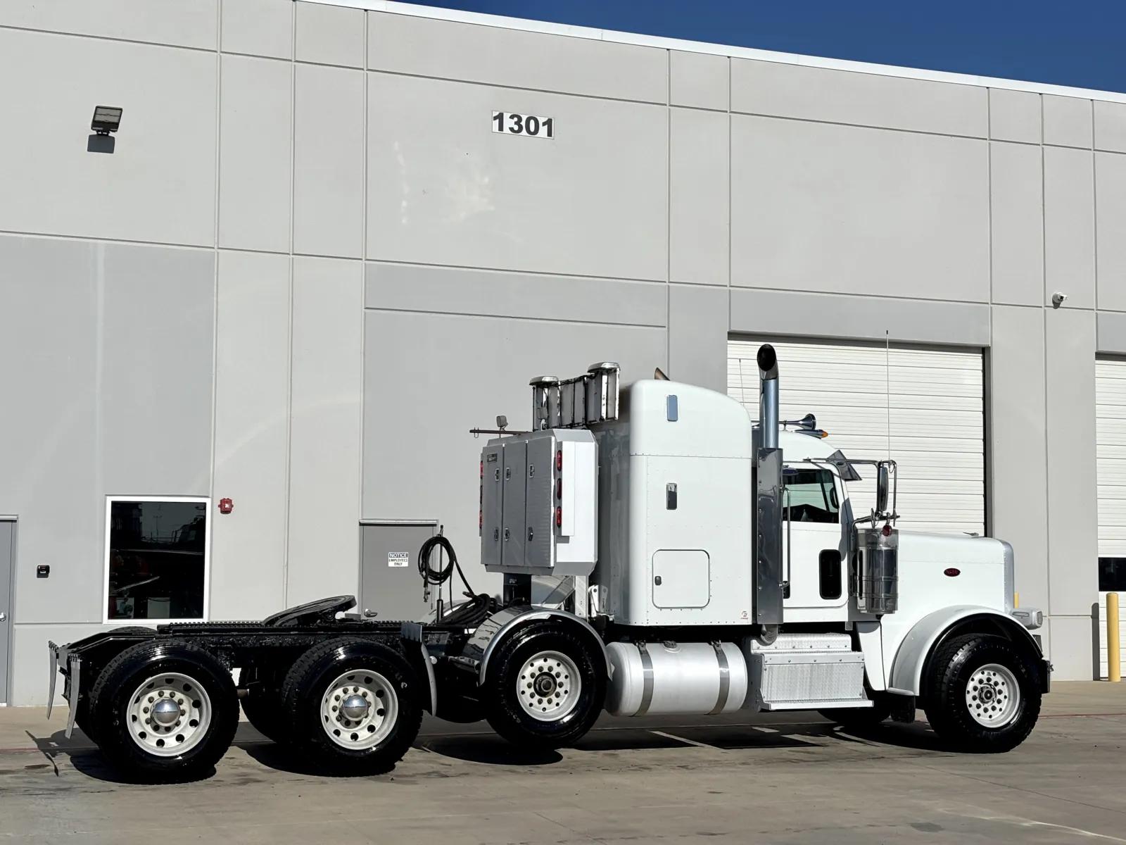 2017 Peterbilt 389 in Hutchins, TX — photo 5