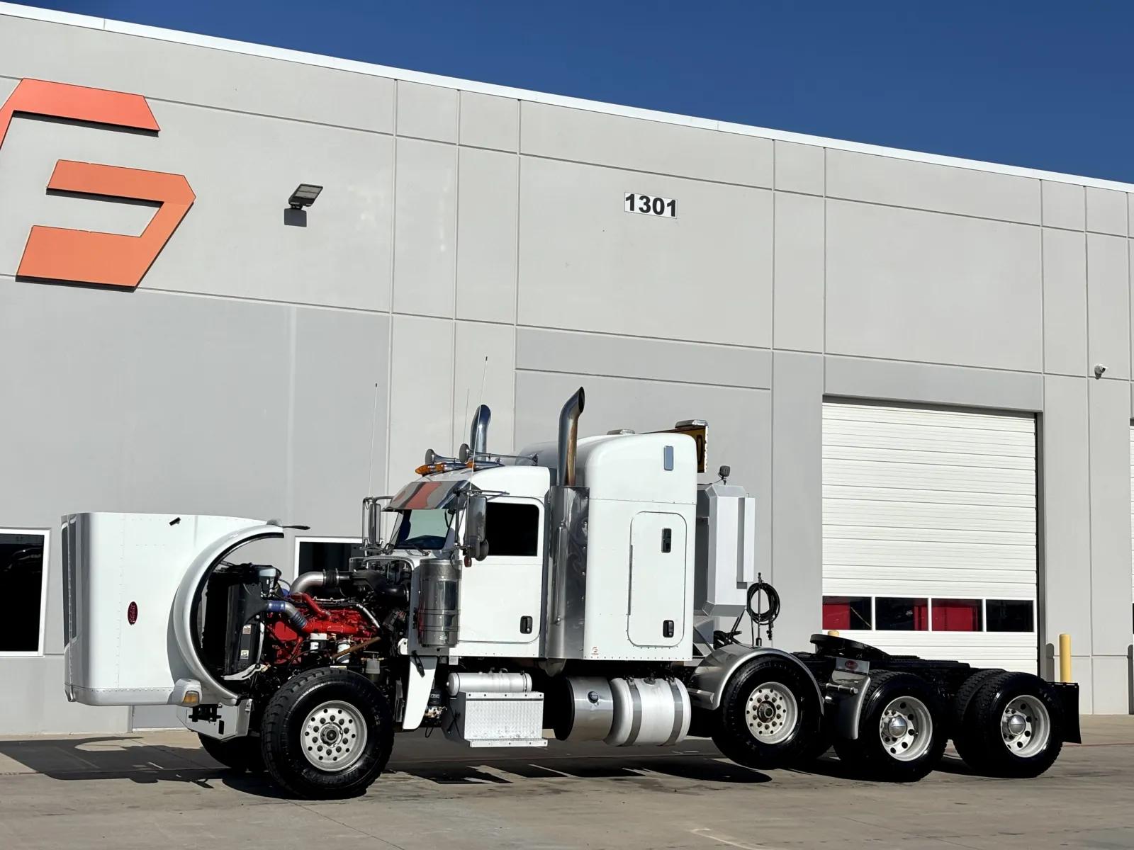 2017 Peterbilt 389 in Hutchins, TX — photo 10