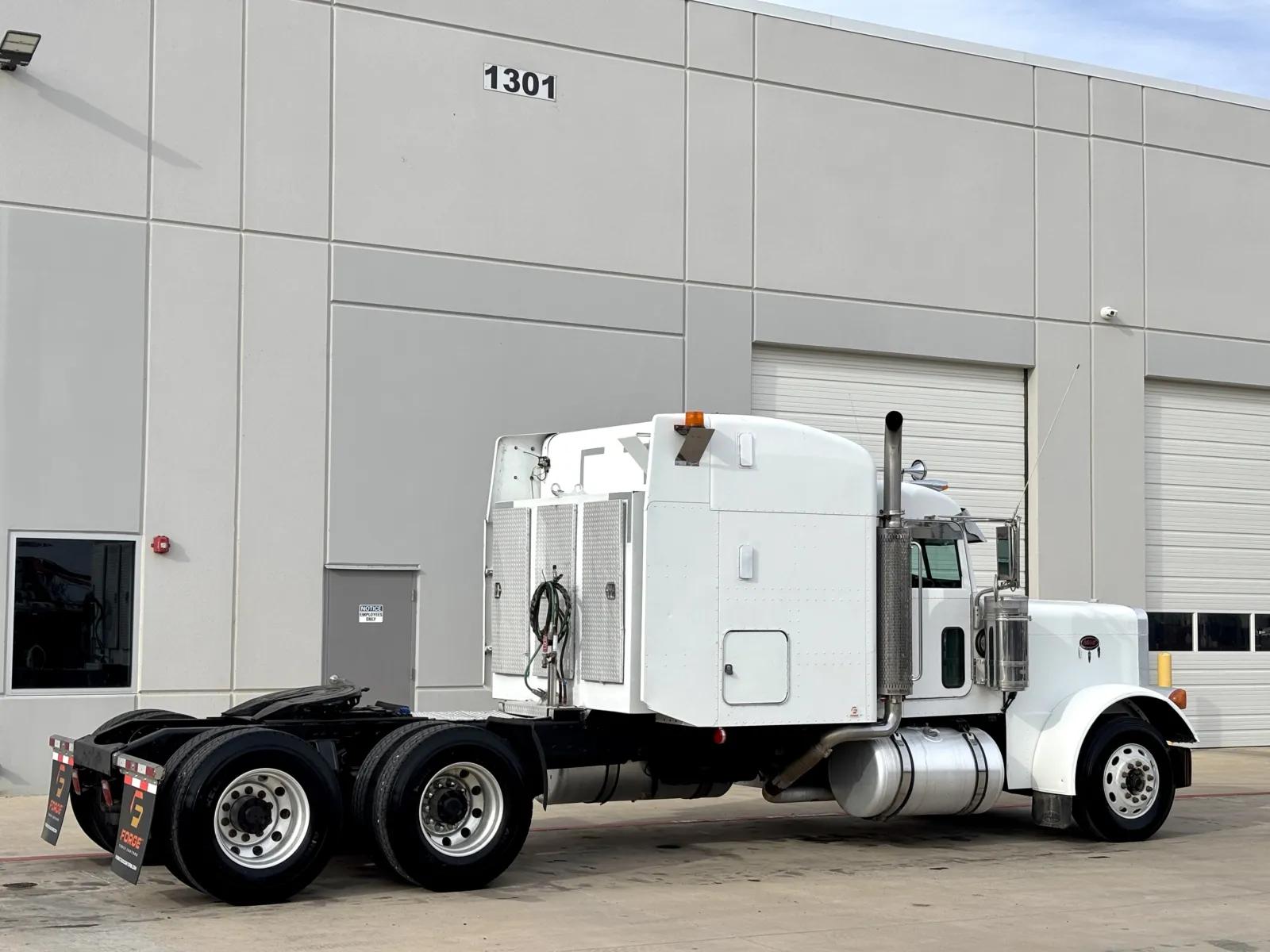 2006 Peterbilt 379 in Hutchins, TX — photo 5