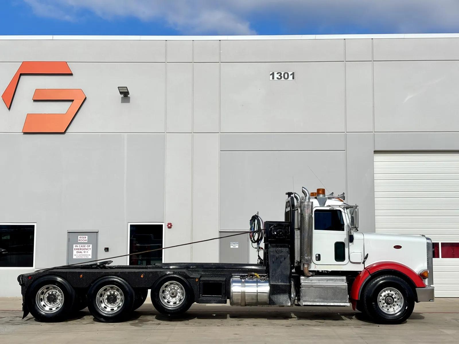 2012 Peterbilt 367 in Hutchins, TX — photo 3