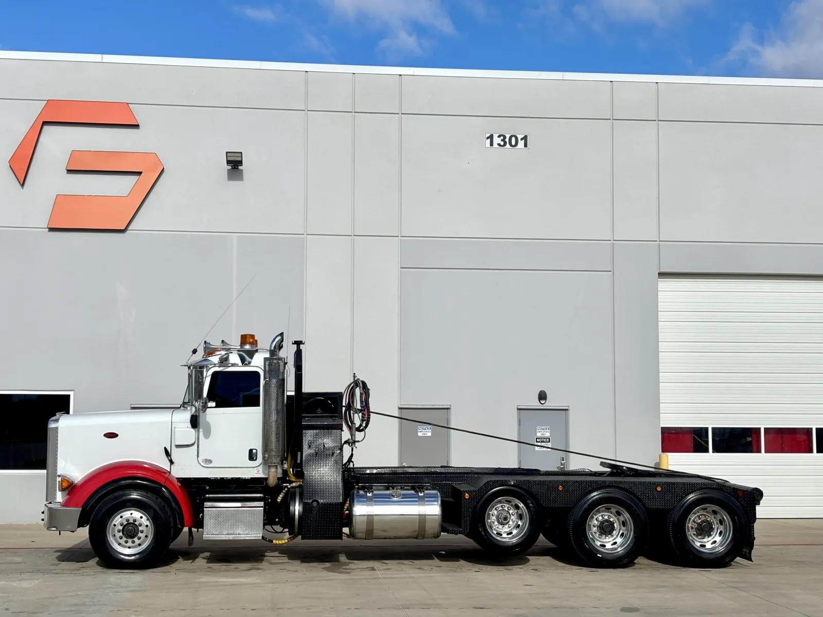 2012 Peterbilt 367 in Hutchins, TX — photo 4