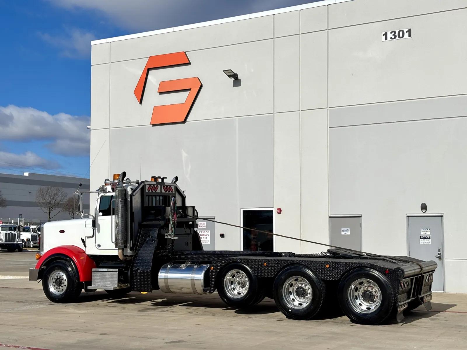 2012 Peterbilt 367 in Hutchins, TX — photo 6