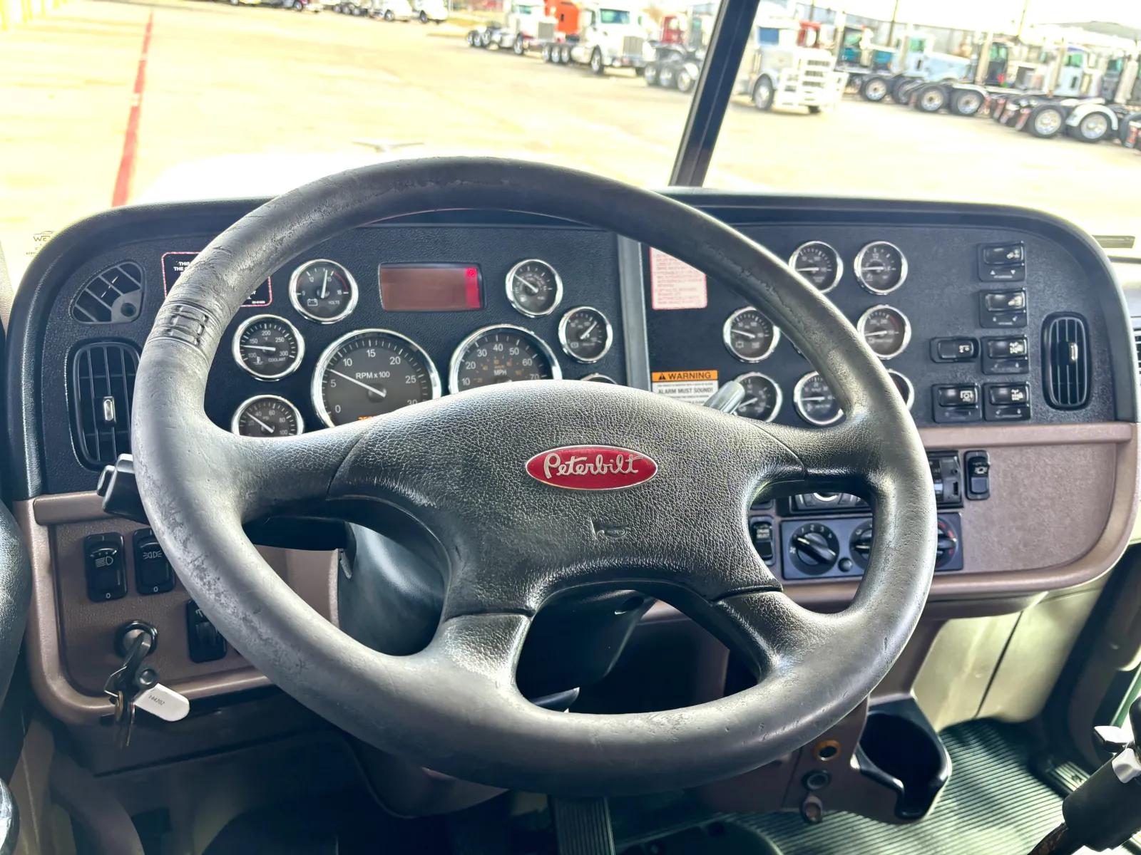 2012 Peterbilt 367 in Hutchins, TX — photo 16