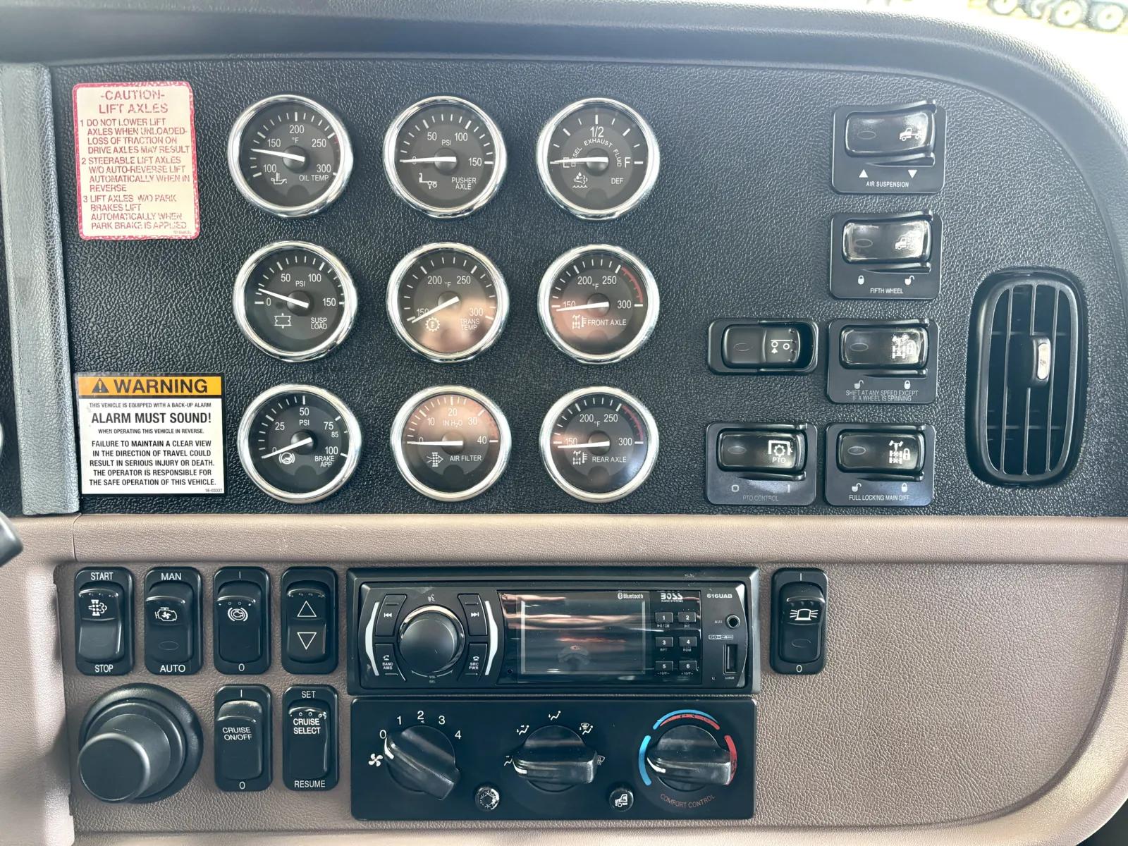 2012 Peterbilt 367 in Hutchins, TX — photo 18