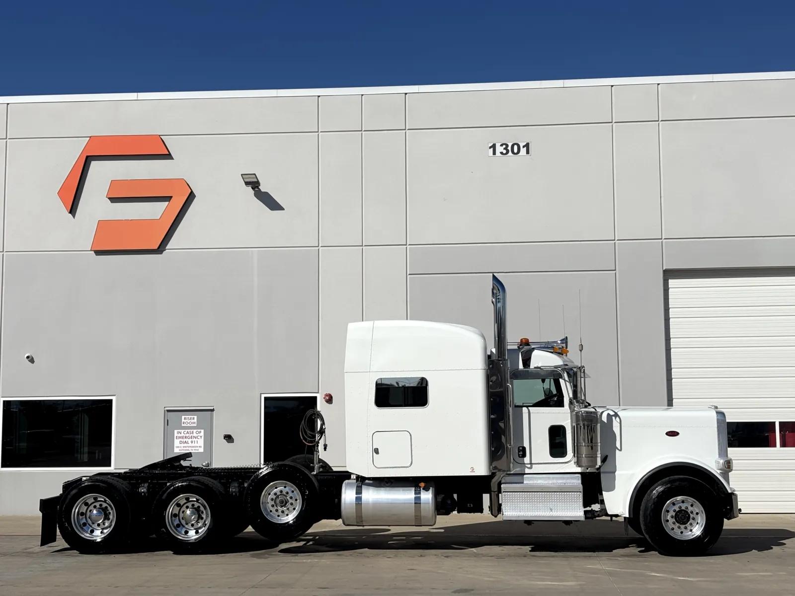 2022 Peterbilt 389 in Hutchins, TX — photo 3