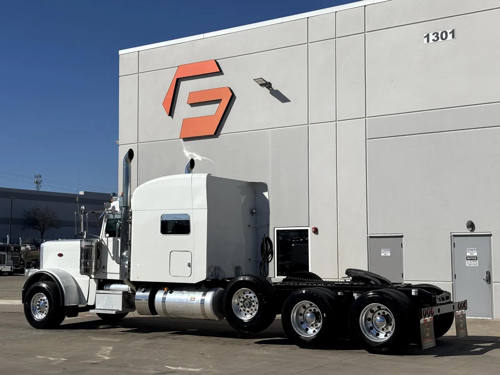 2022 Peterbilt 389 in Hutchins, TX — photo 6