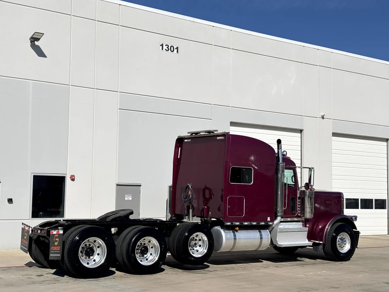2024 Peterbilt 389 in Hutchins, TX — photo 5