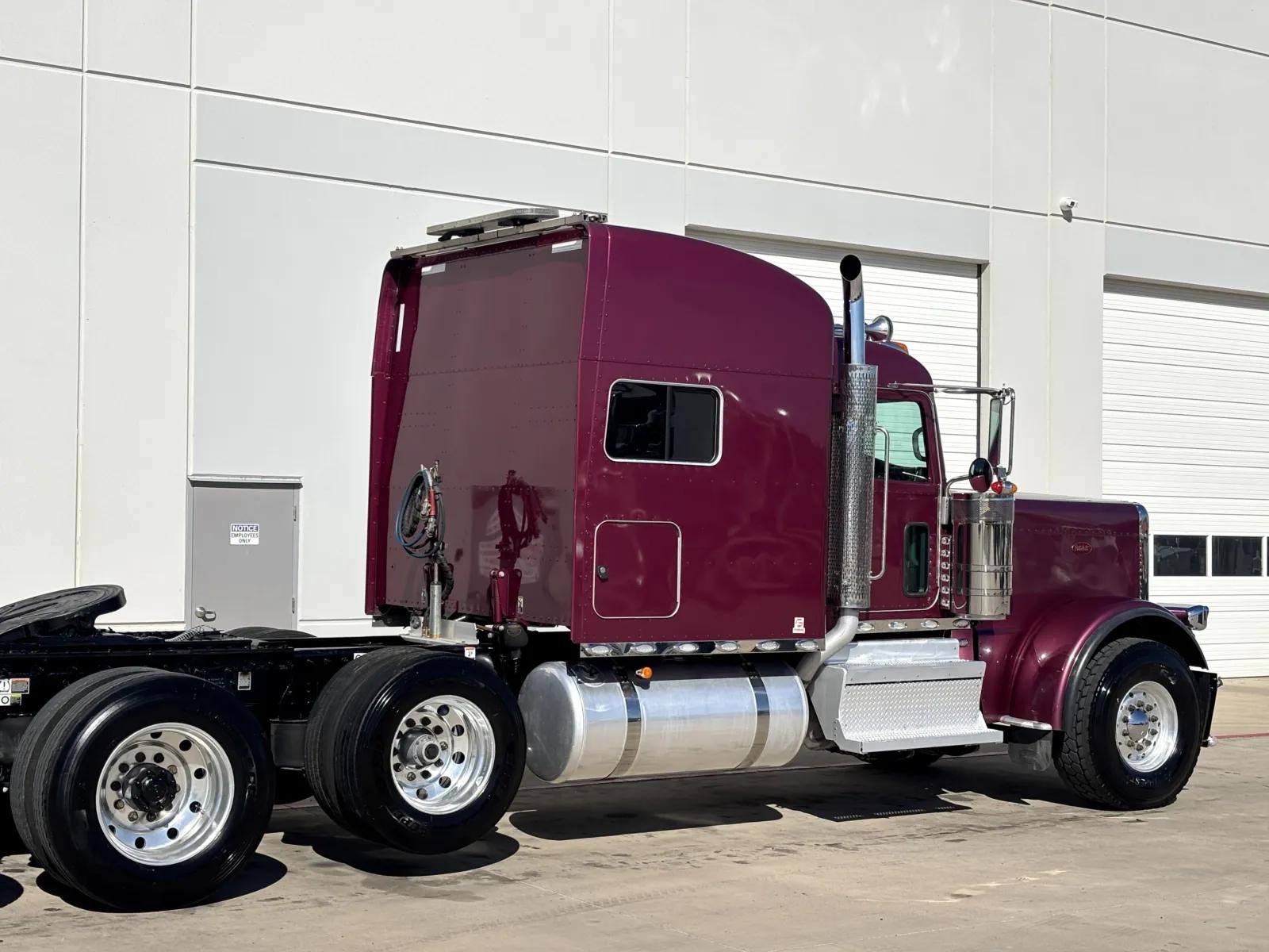2024 Peterbilt 389 in Hutchins, TX — photo 7