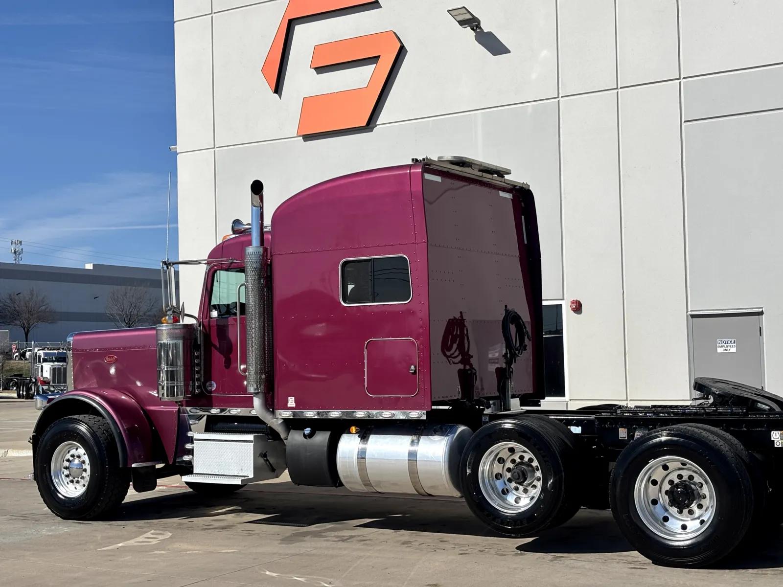 2024 Peterbilt 389 in Hutchins, TX — photo 8