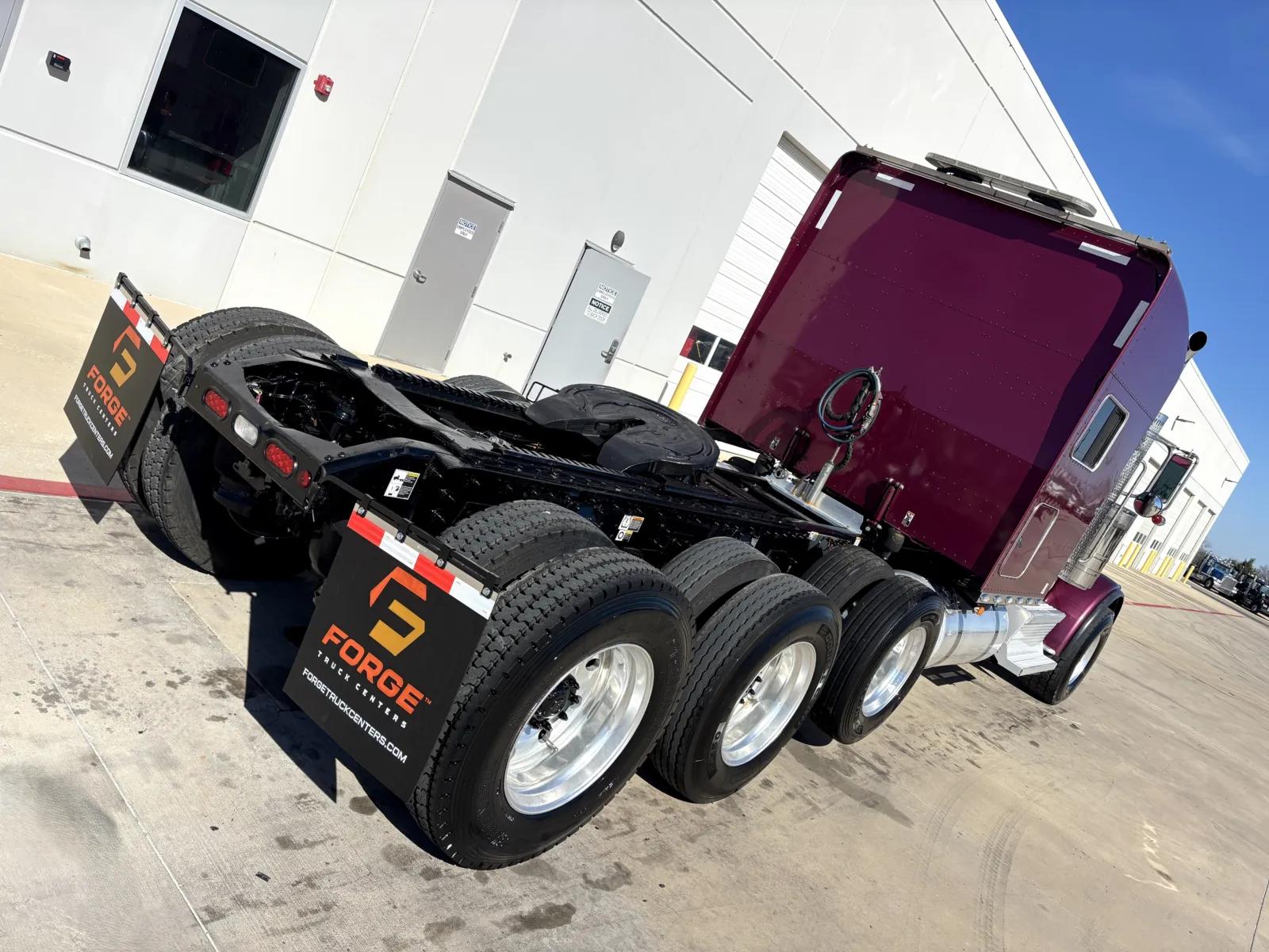 2024 Peterbilt 389 in Hutchins, TX — photo 11
