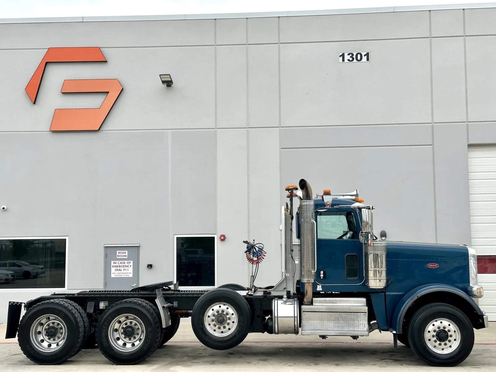 2022 Peterbilt 389 in Hutchins, TX — photo 3