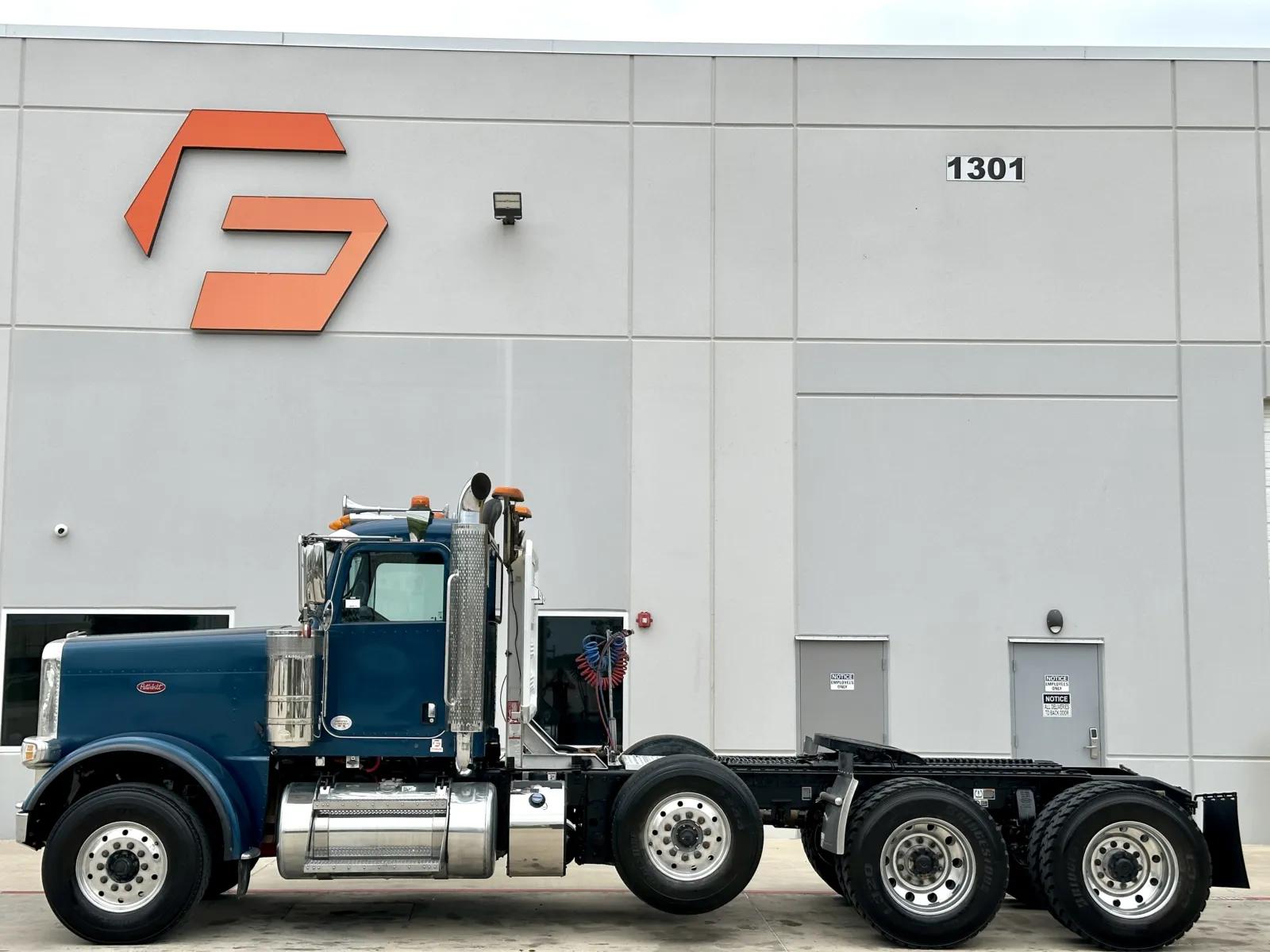 2022 Peterbilt 389 in Hutchins, TX — photo 4