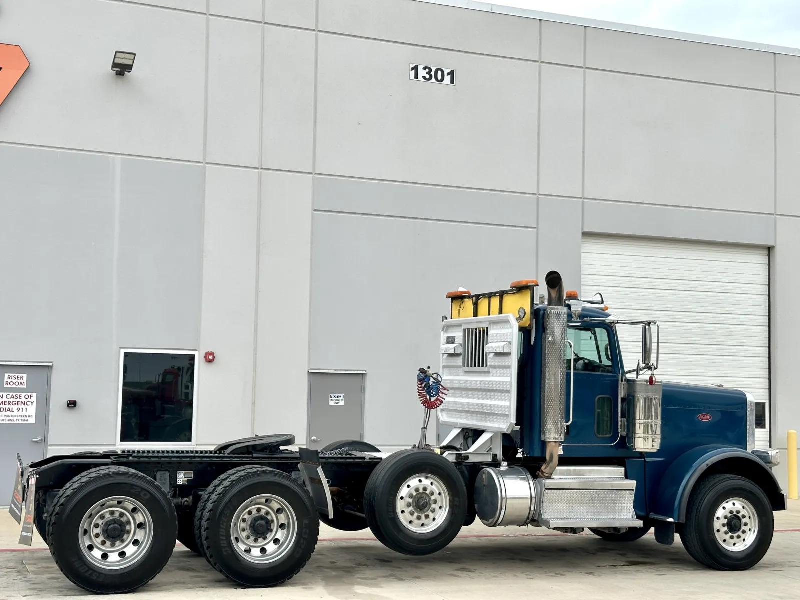 2022 Peterbilt 389 in Hutchins, TX — photo 5