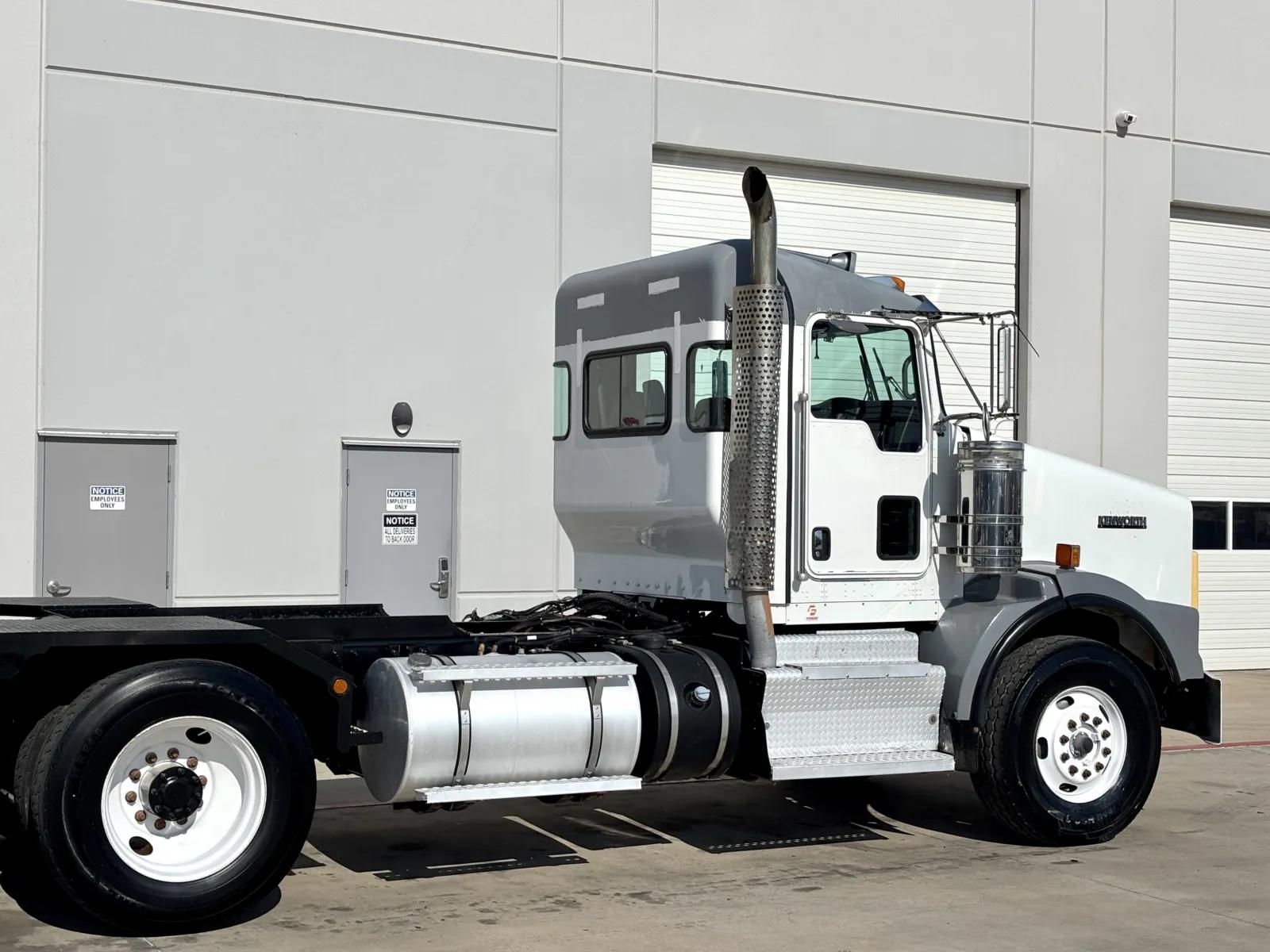 2012 Kenworth T800 in Hutchins, TX — photo 7