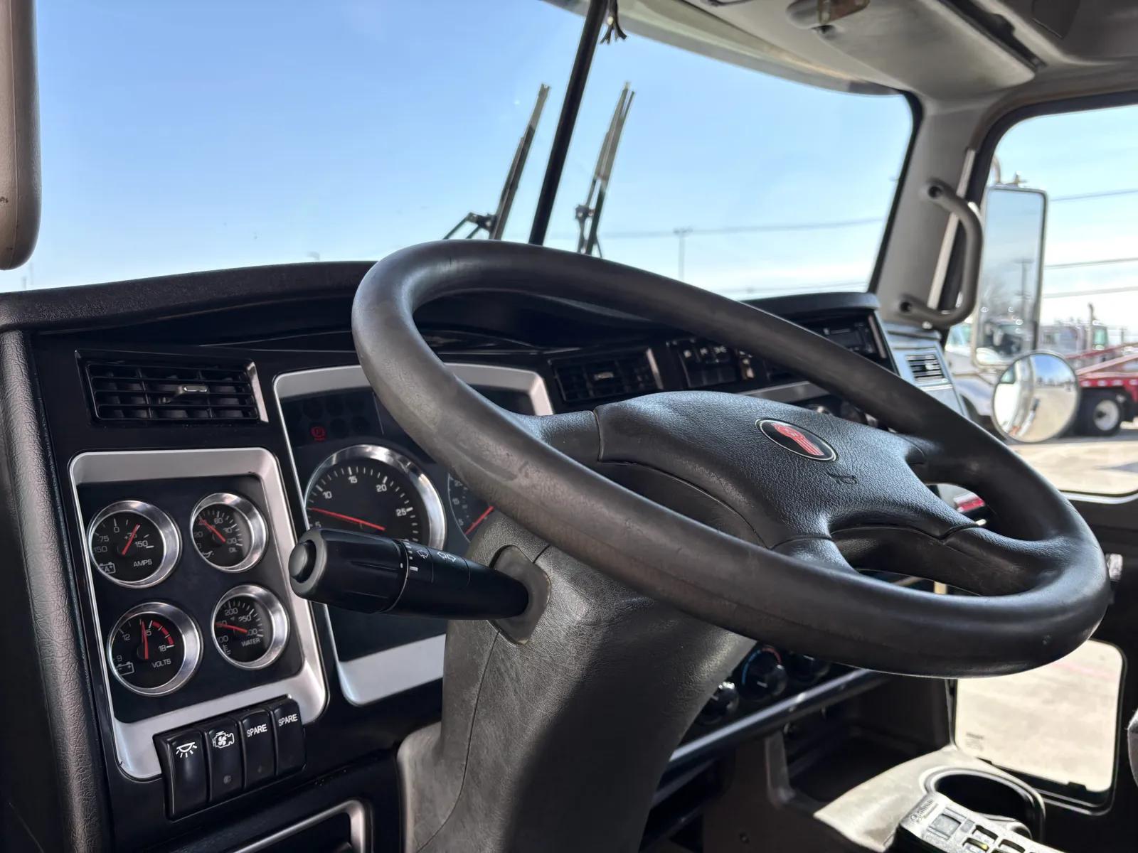 2012 Kenworth T800 in Hutchins, TX — photo 14