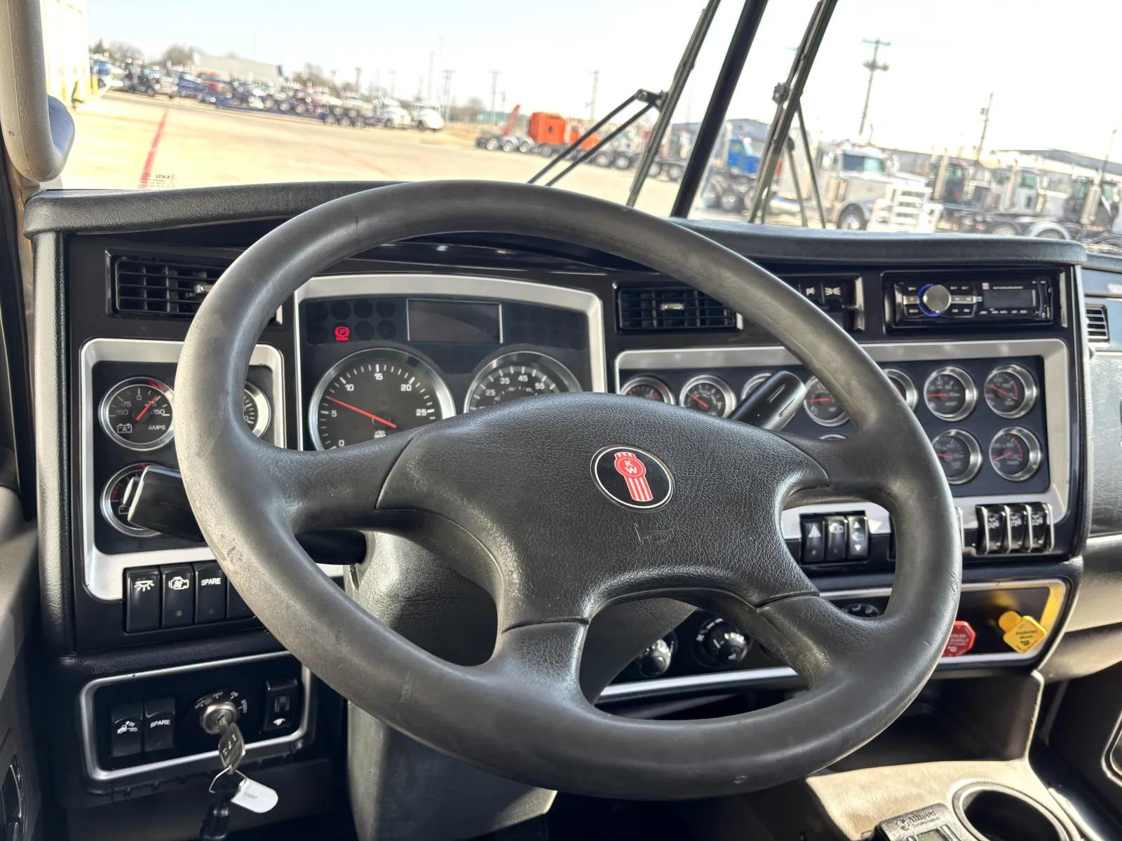 2012 Kenworth T800 in Hutchins, TX — photo 15