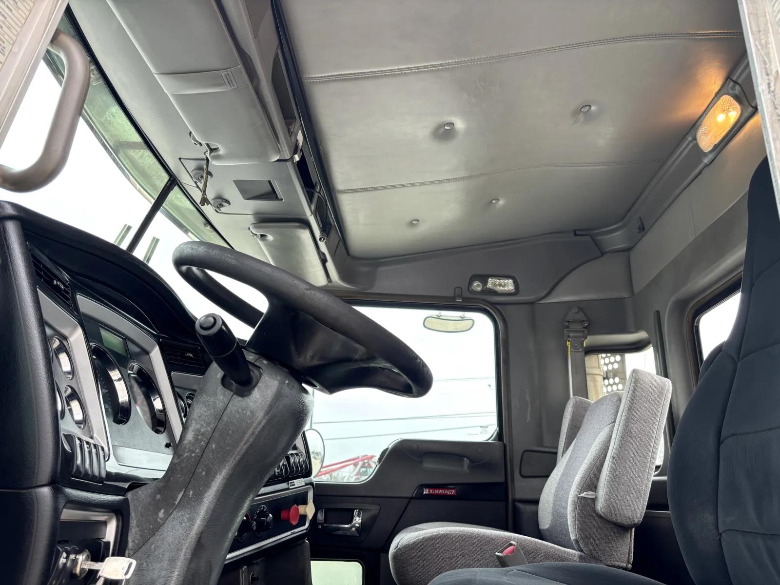 2013 Kenworth T800 in Hutchins, TX — photo 14