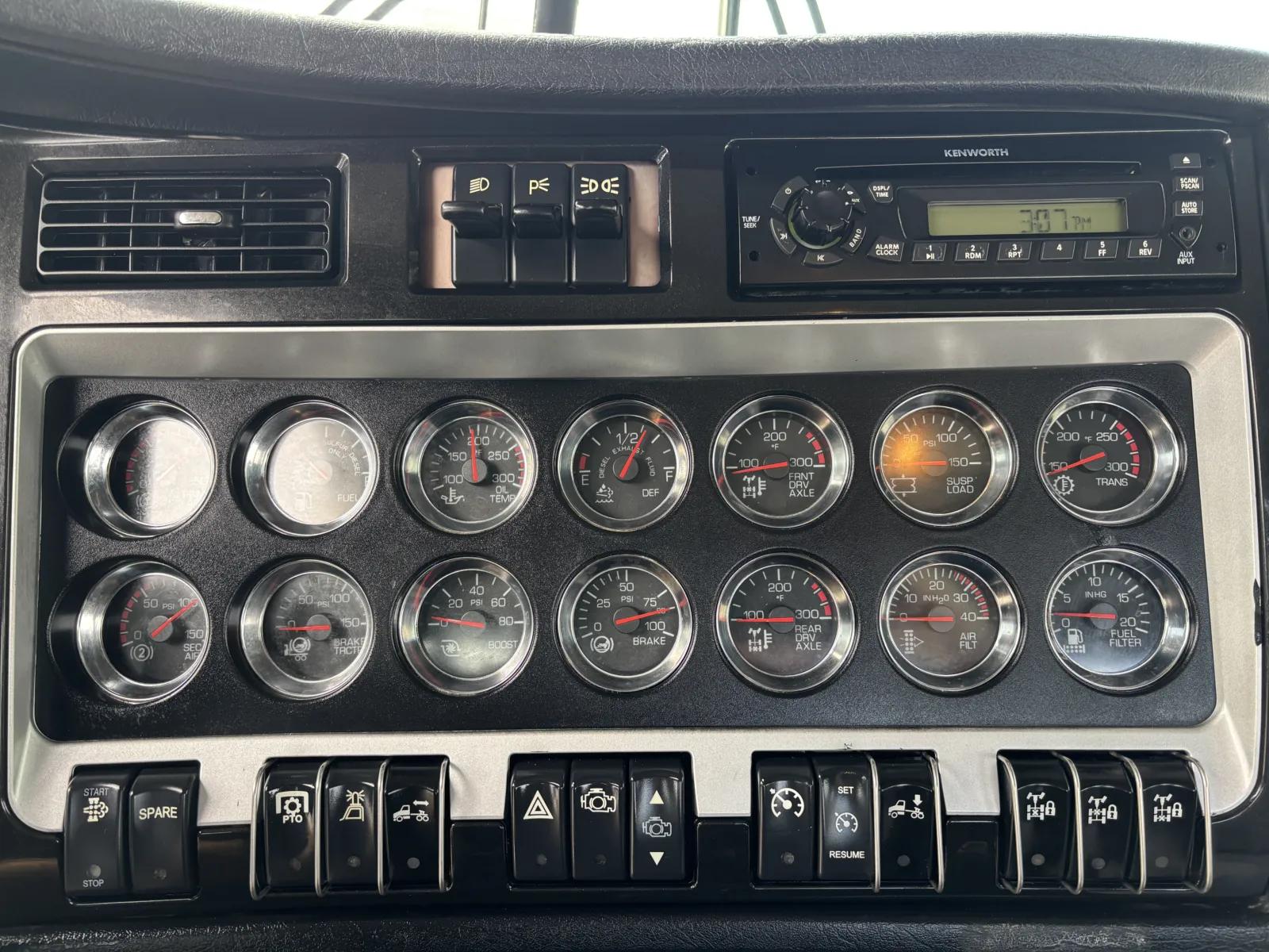 2013 Kenworth T800 in Hutchins, TX — photo 18