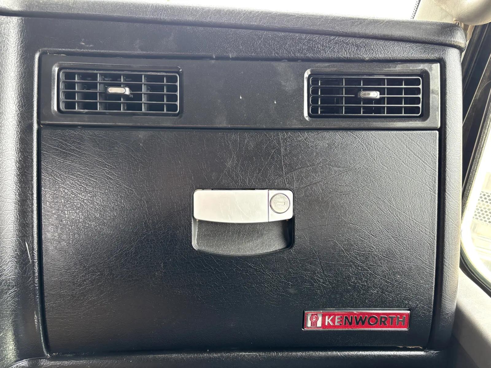 2013 Kenworth T800 in Hutchins, TX — photo 19