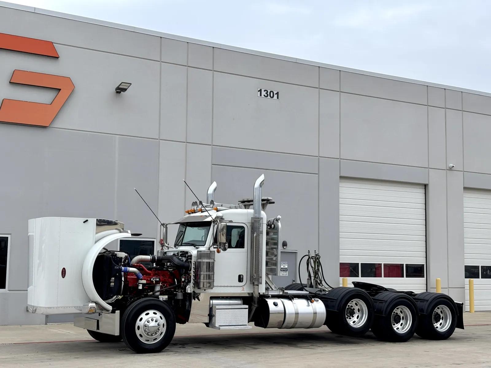 2023 Peterbilt 389 in Hutchins, TX — photo 10