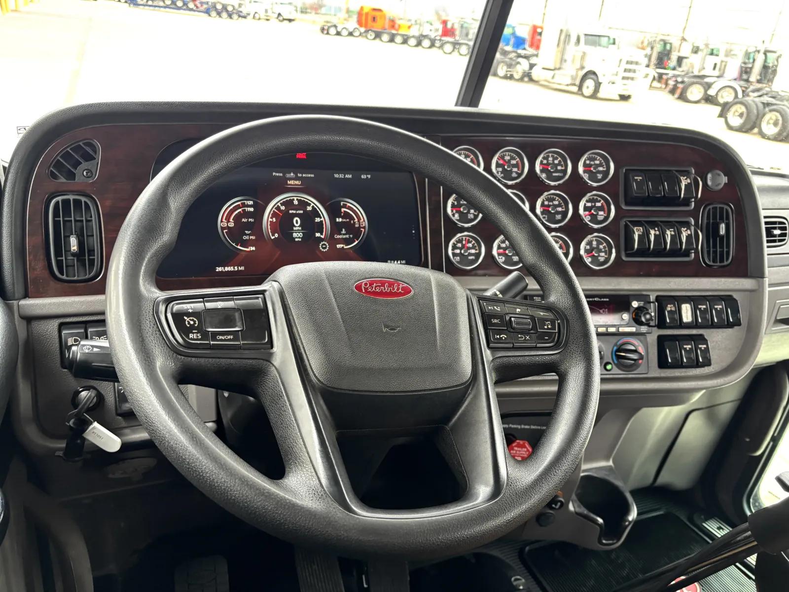 2023 Peterbilt 389 in Hutchins, TX — photo 16