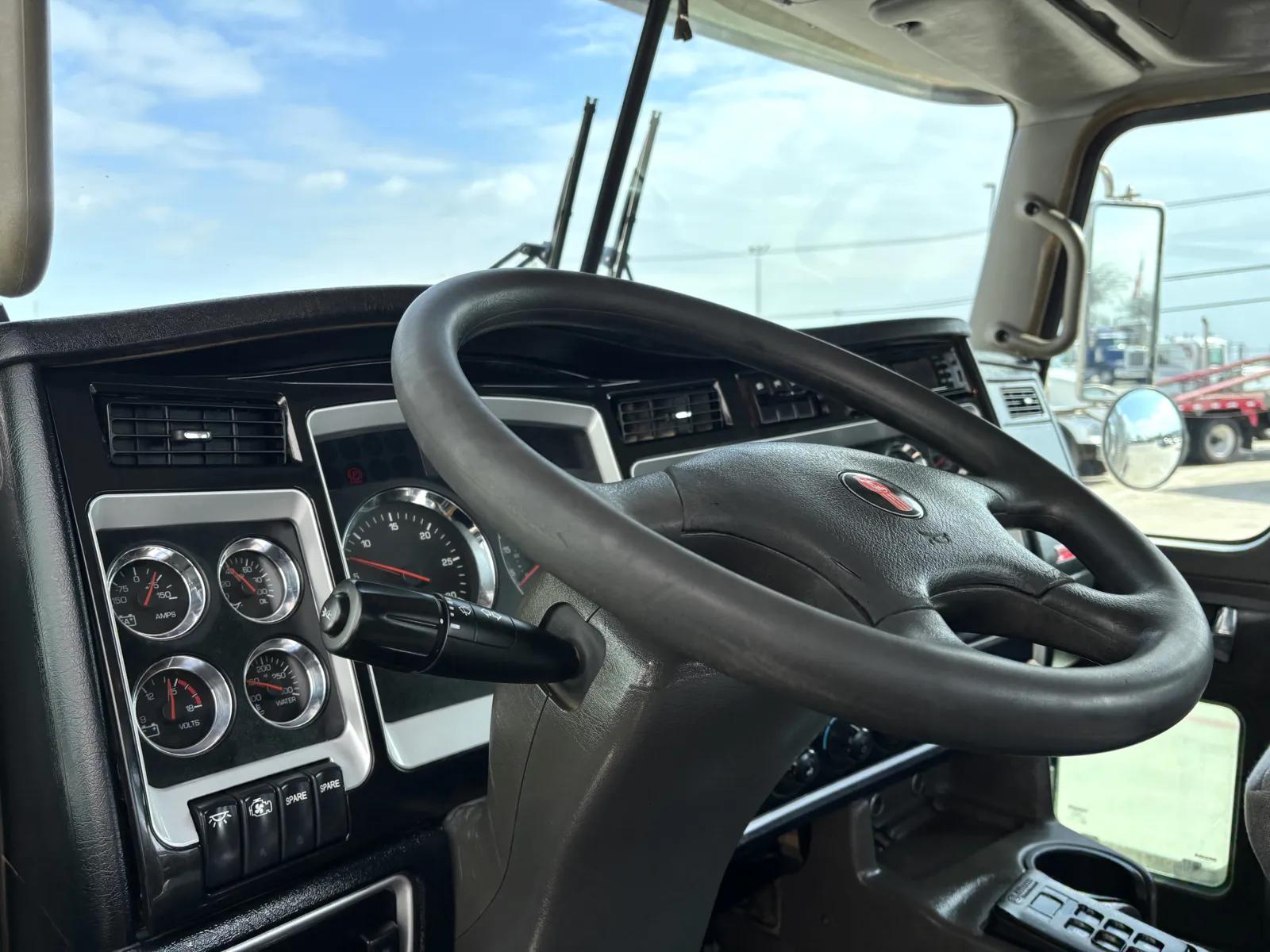 2013 Kenworth T800 in Hutchins, TX — photo 14