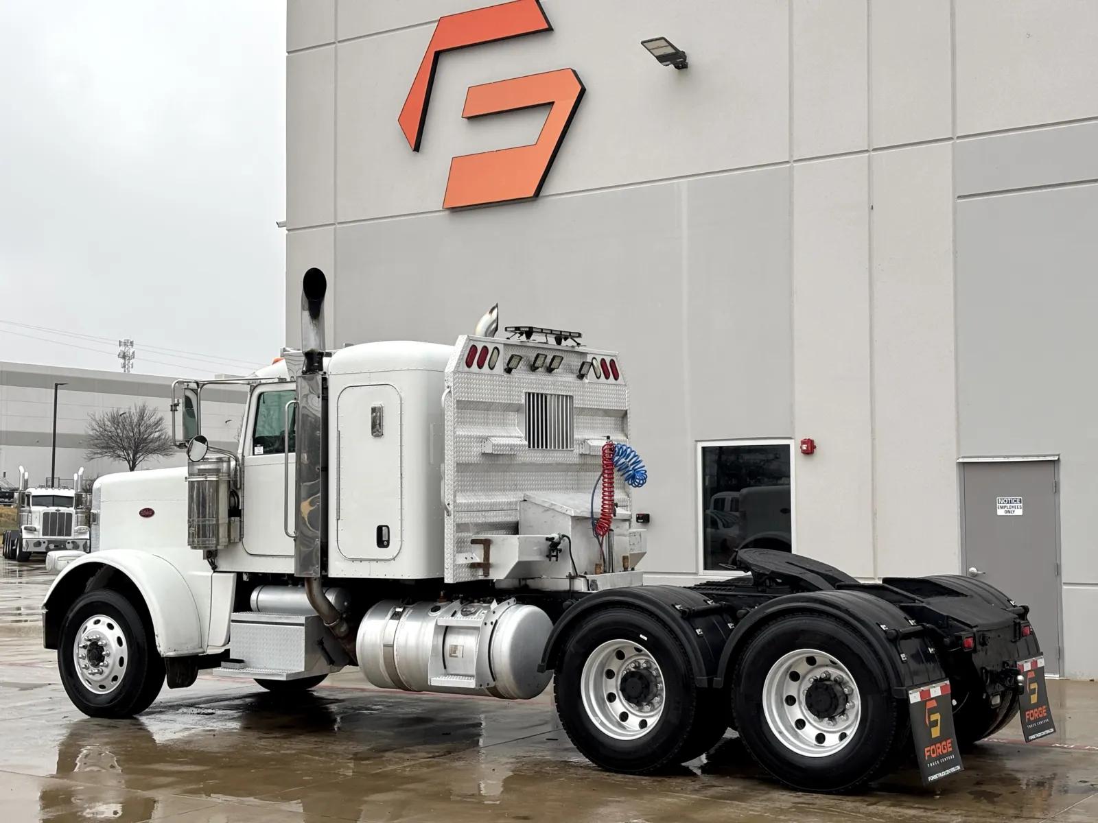 2009 Peterbilt 388 in Hutchins, TX — photo 6